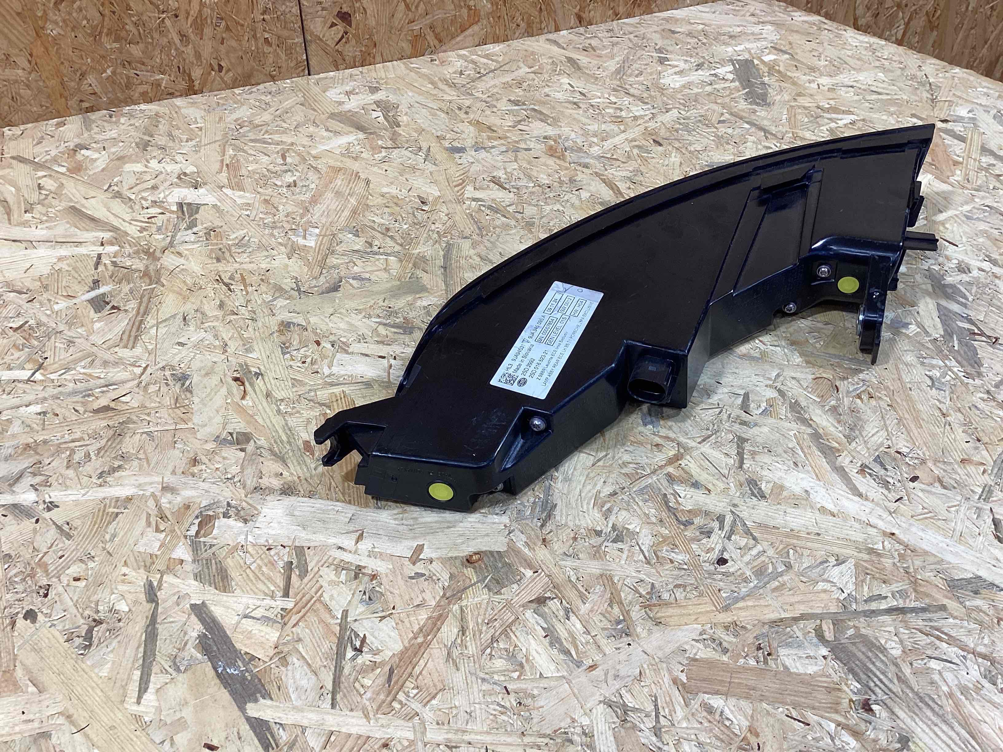 Фонарь задний левый Porsche Taycan 300326-115