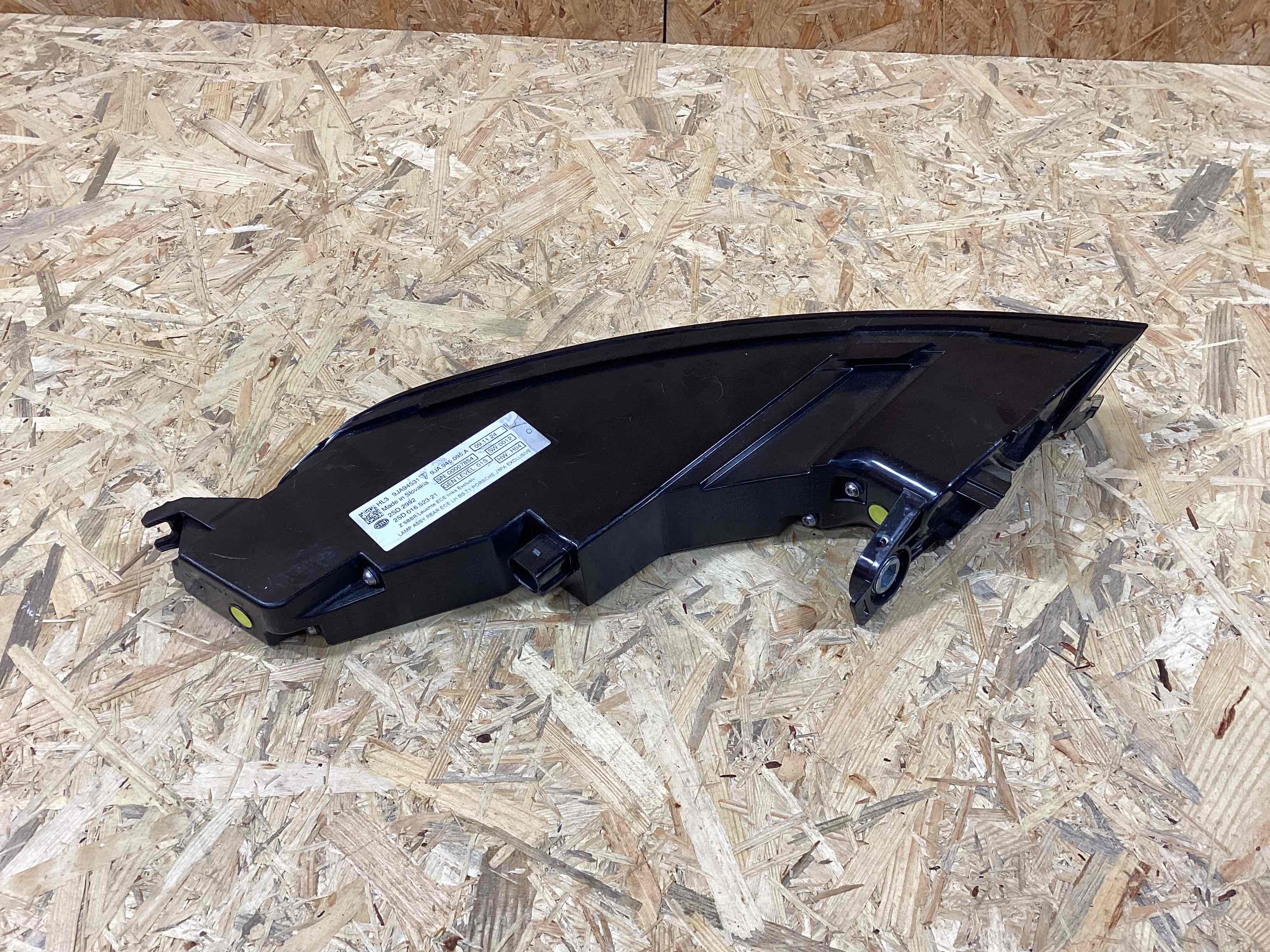 Фонарь задний левый Porsche Taycan 300326-115