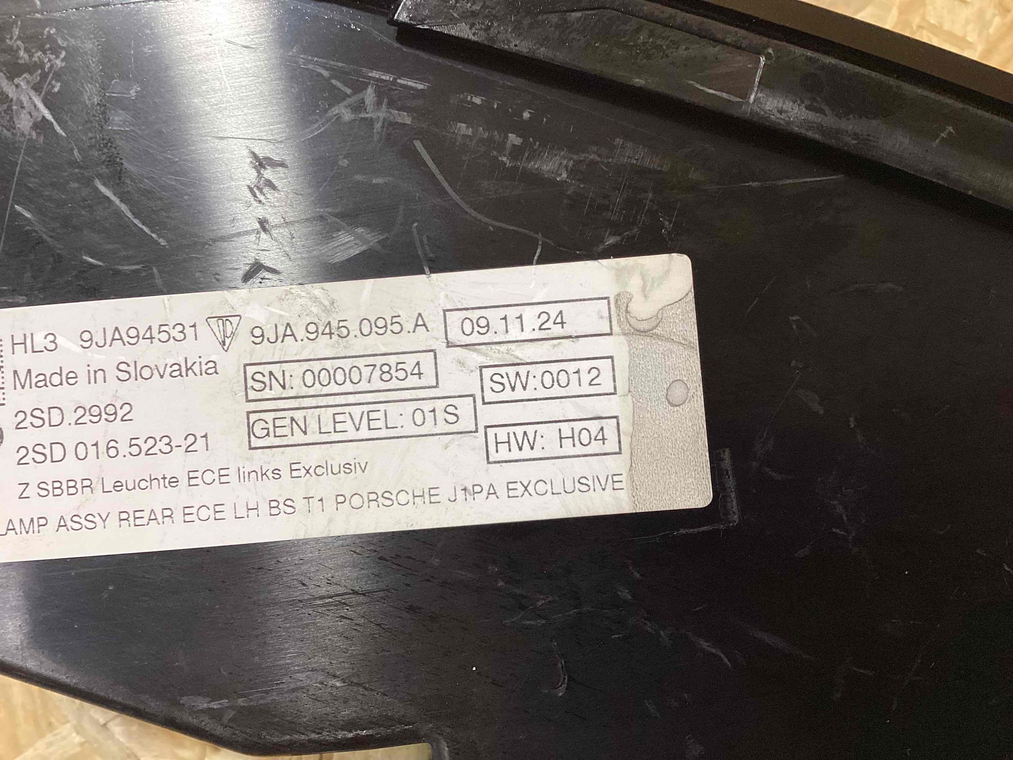 Фонарь задний левый Porsche Taycan 300326-115