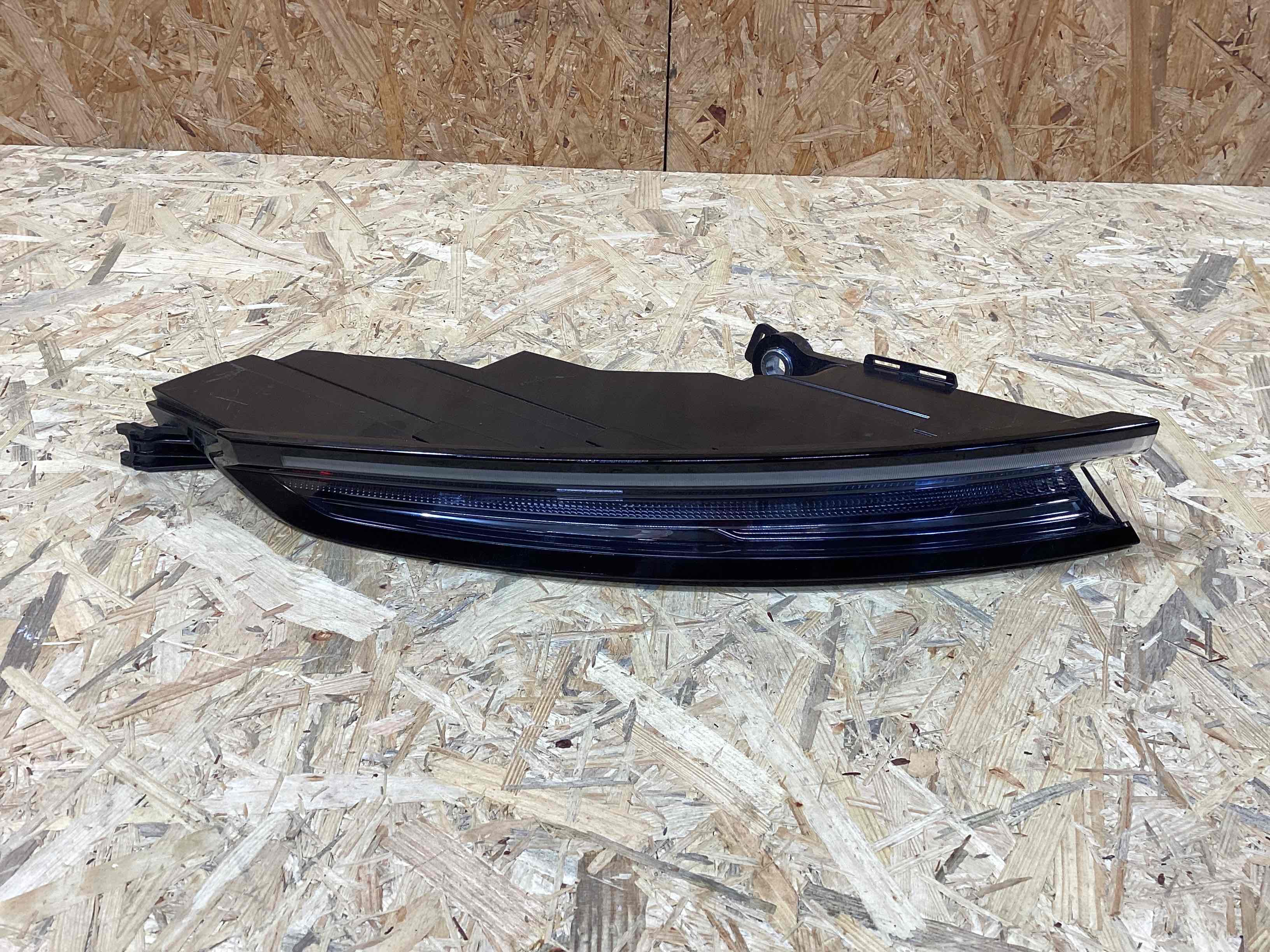 Фонарь задний левый Porsche Taycan 300326-115