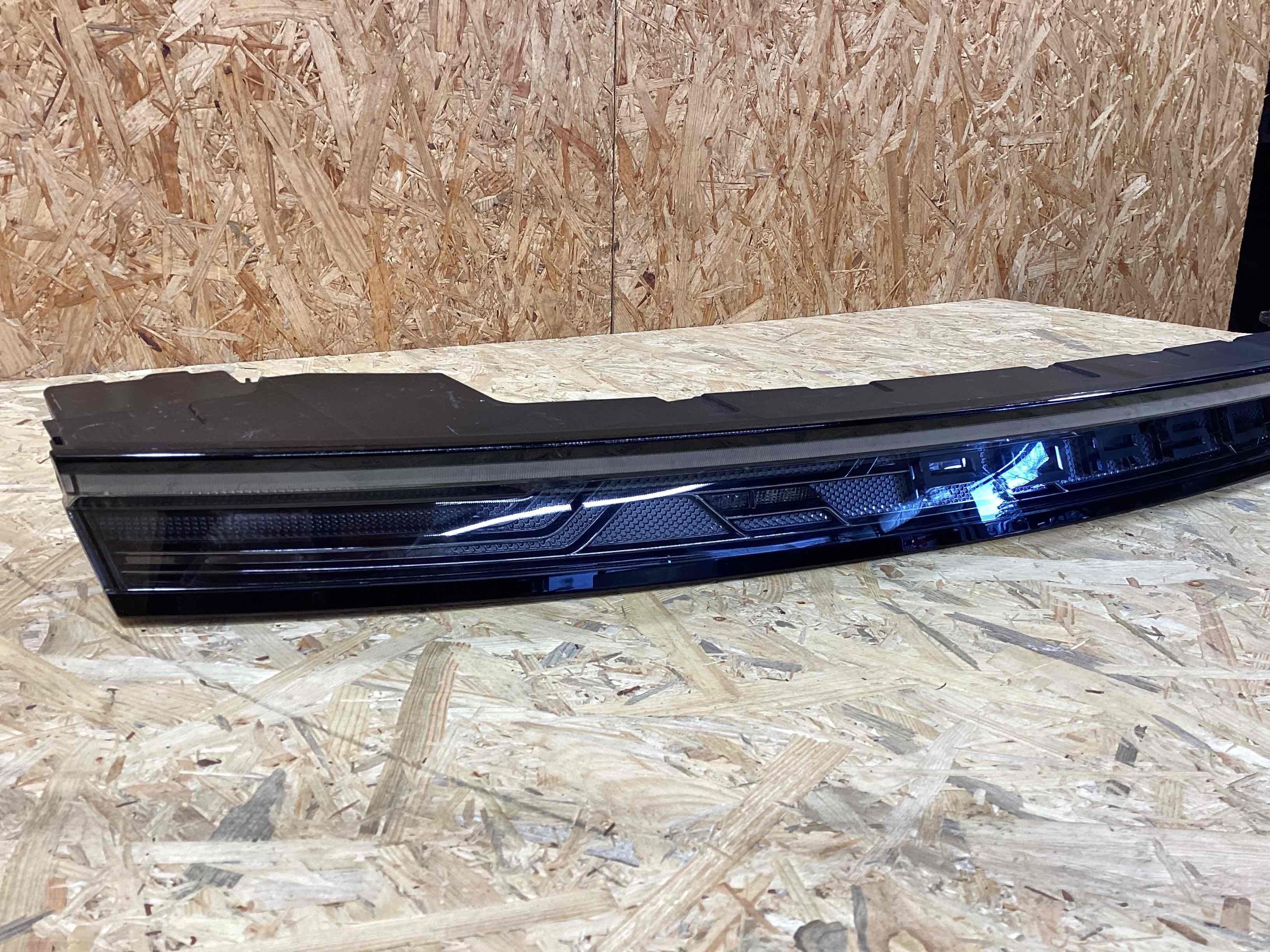 Фонарь стоп-сигнал Porsche Taycan 300326-116