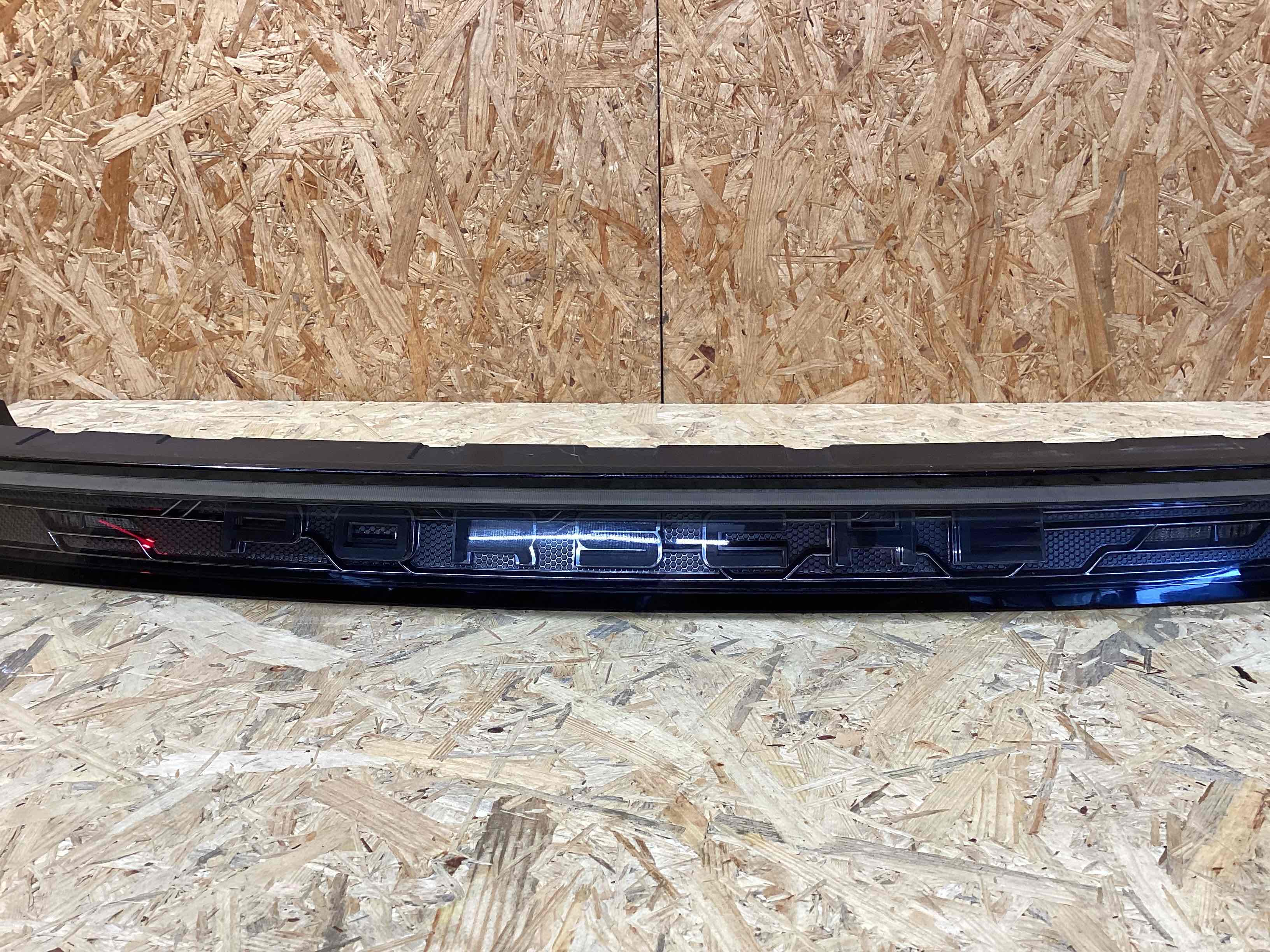 Фонарь стоп-сигнал Porsche Taycan 300326-116