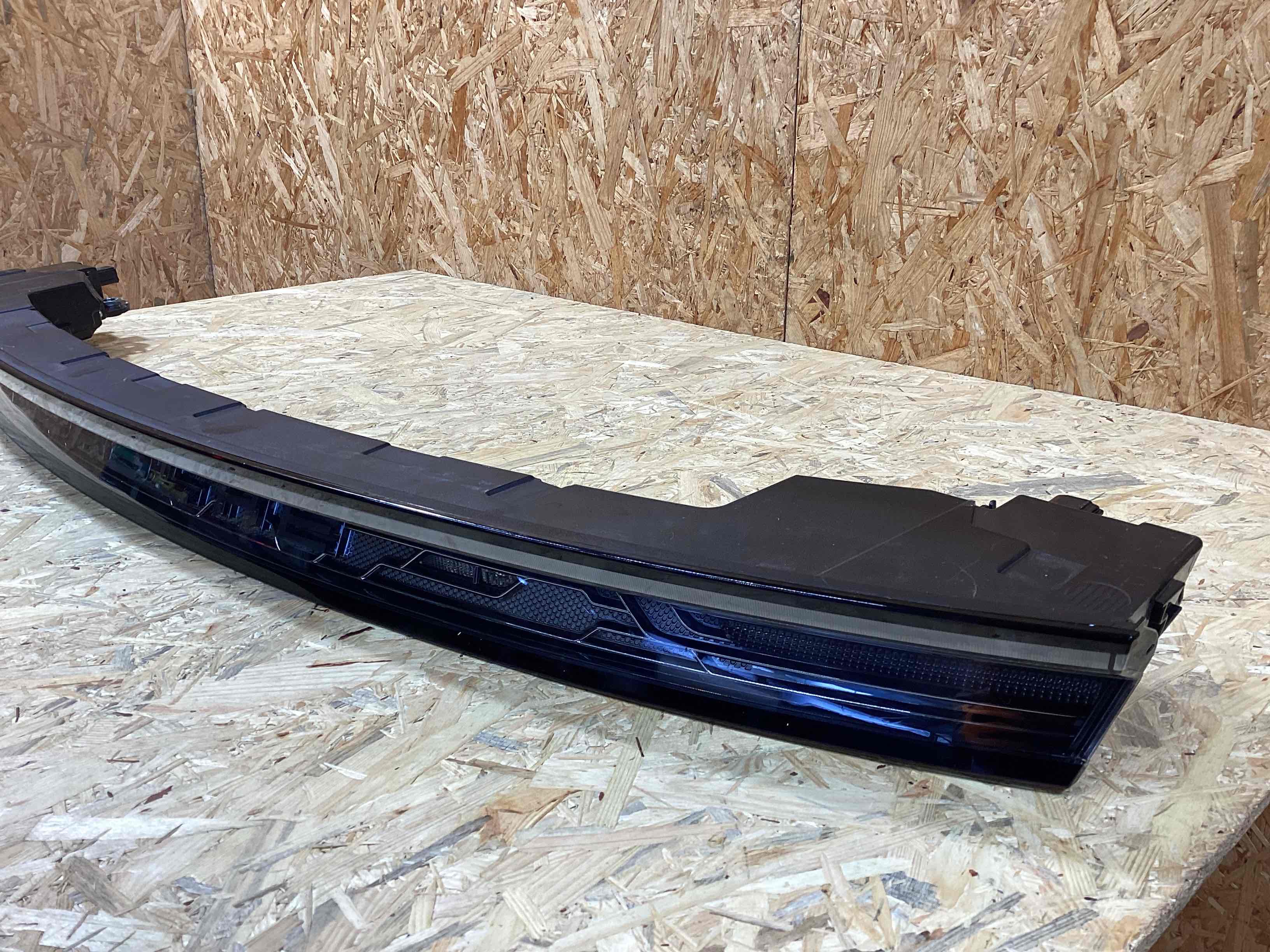 Фонарь стоп-сигнал Porsche Taycan 300326-116