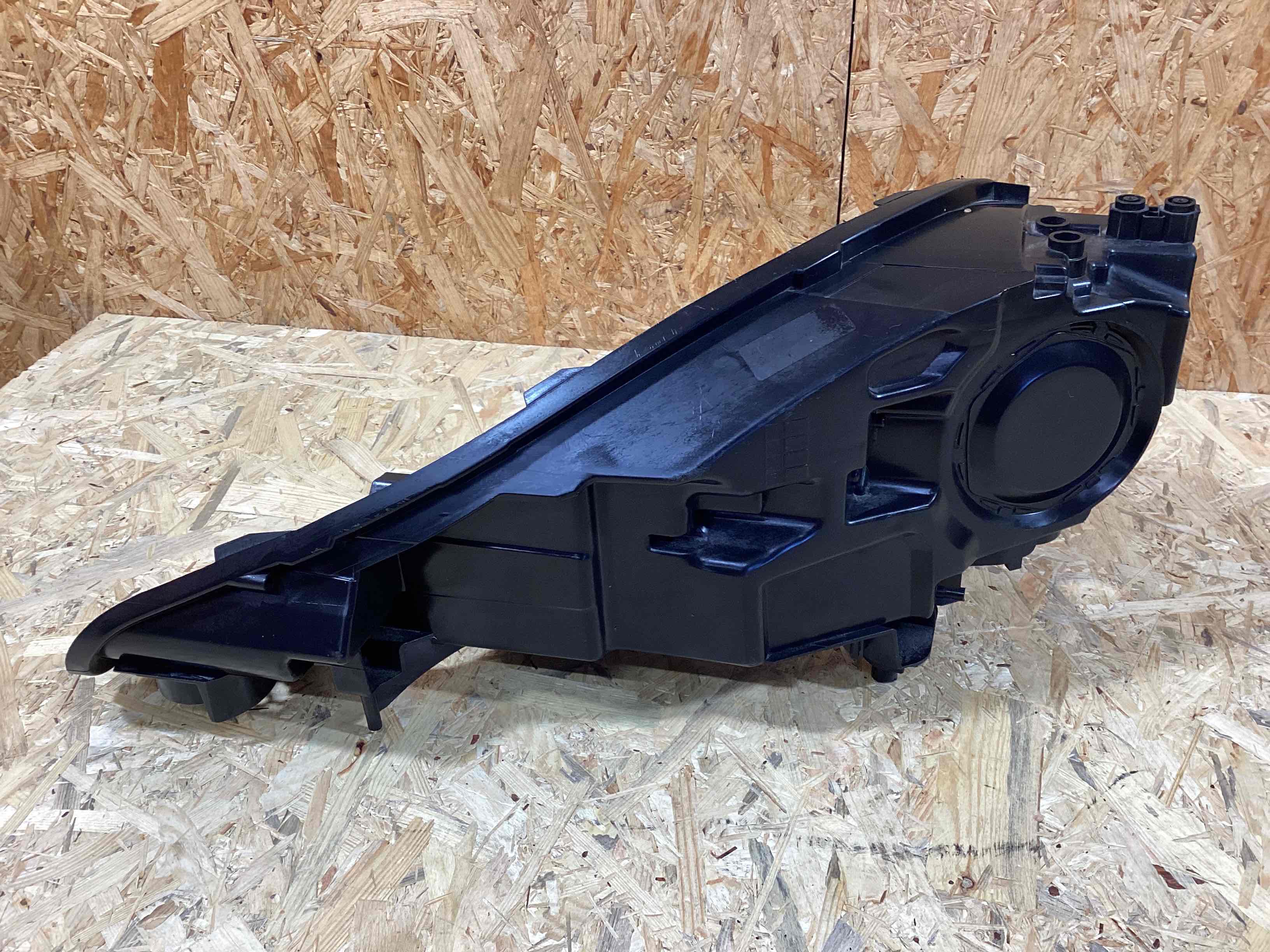 Фара правая Porsche Cayenne 300326-118