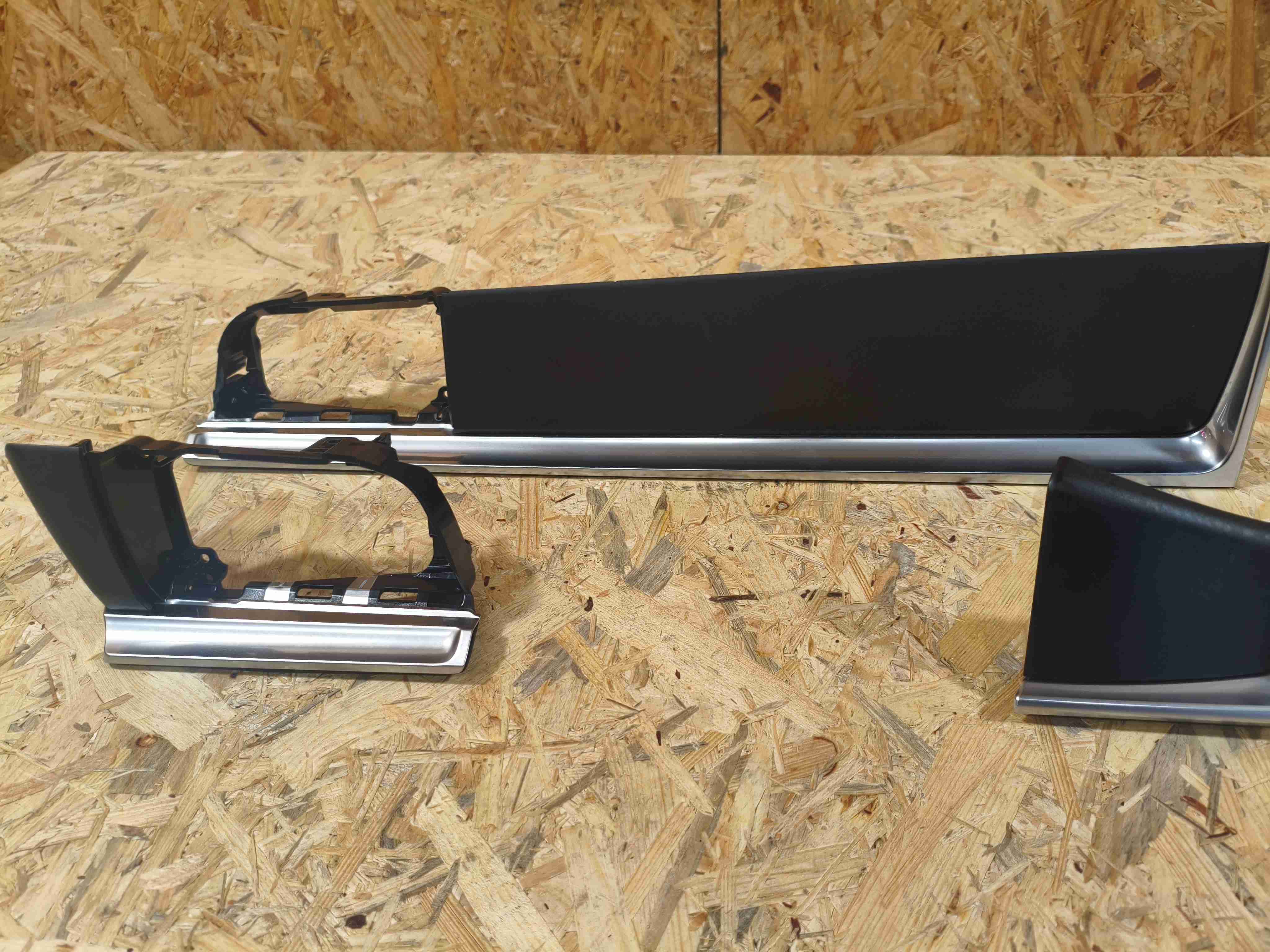 Элемент отделки салона, багажника Porsche Macan 300326-120