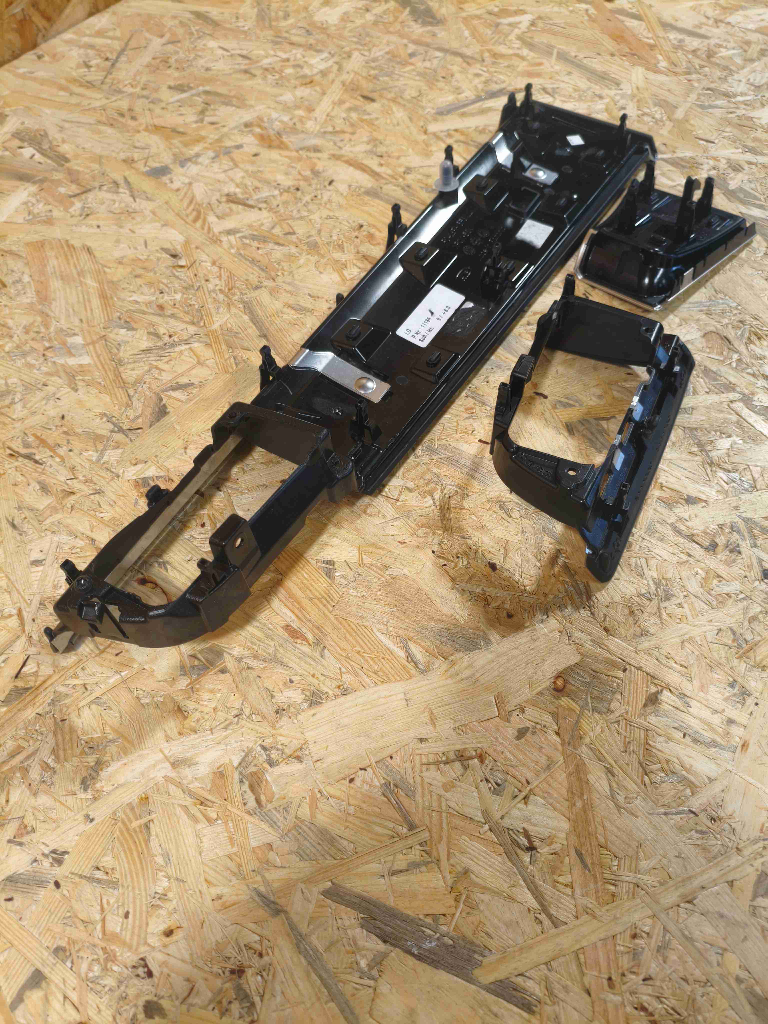 Элемент отделки салона, багажника Porsche Macan 300326-120