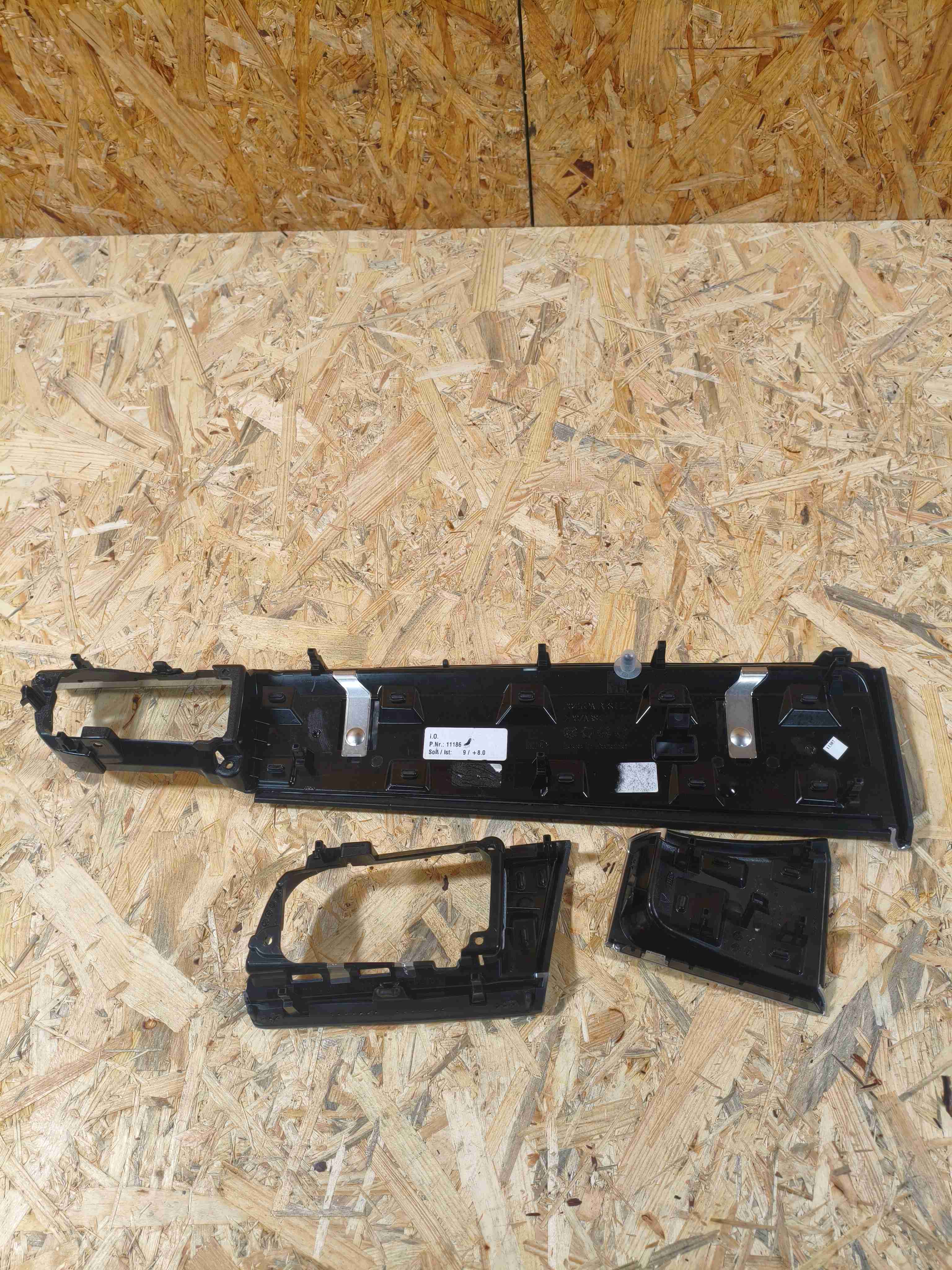 Элемент отделки салона, багажника Porsche Macan 300326-120