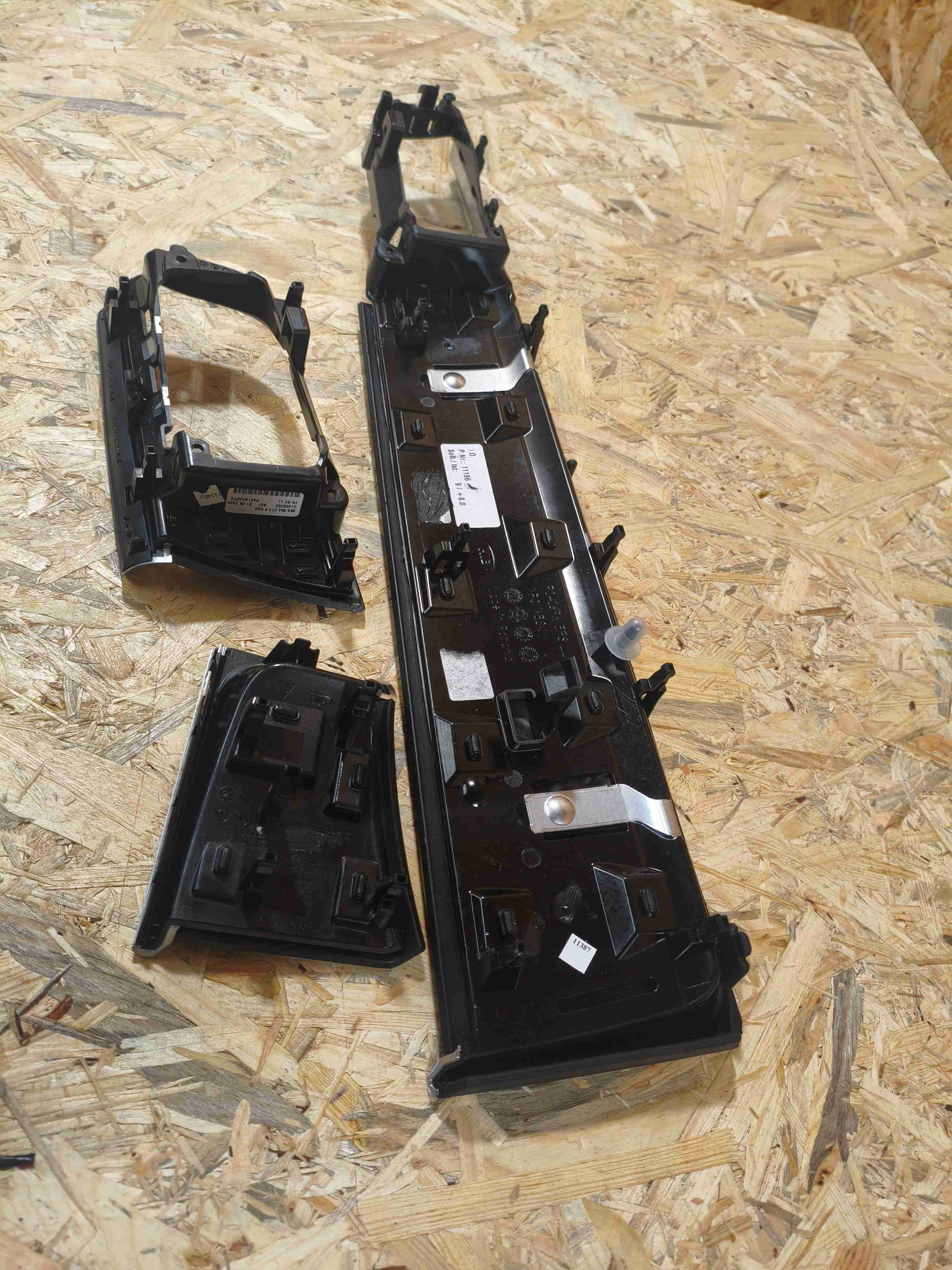 Элемент отделки салона, багажника Porsche Macan 300326-120