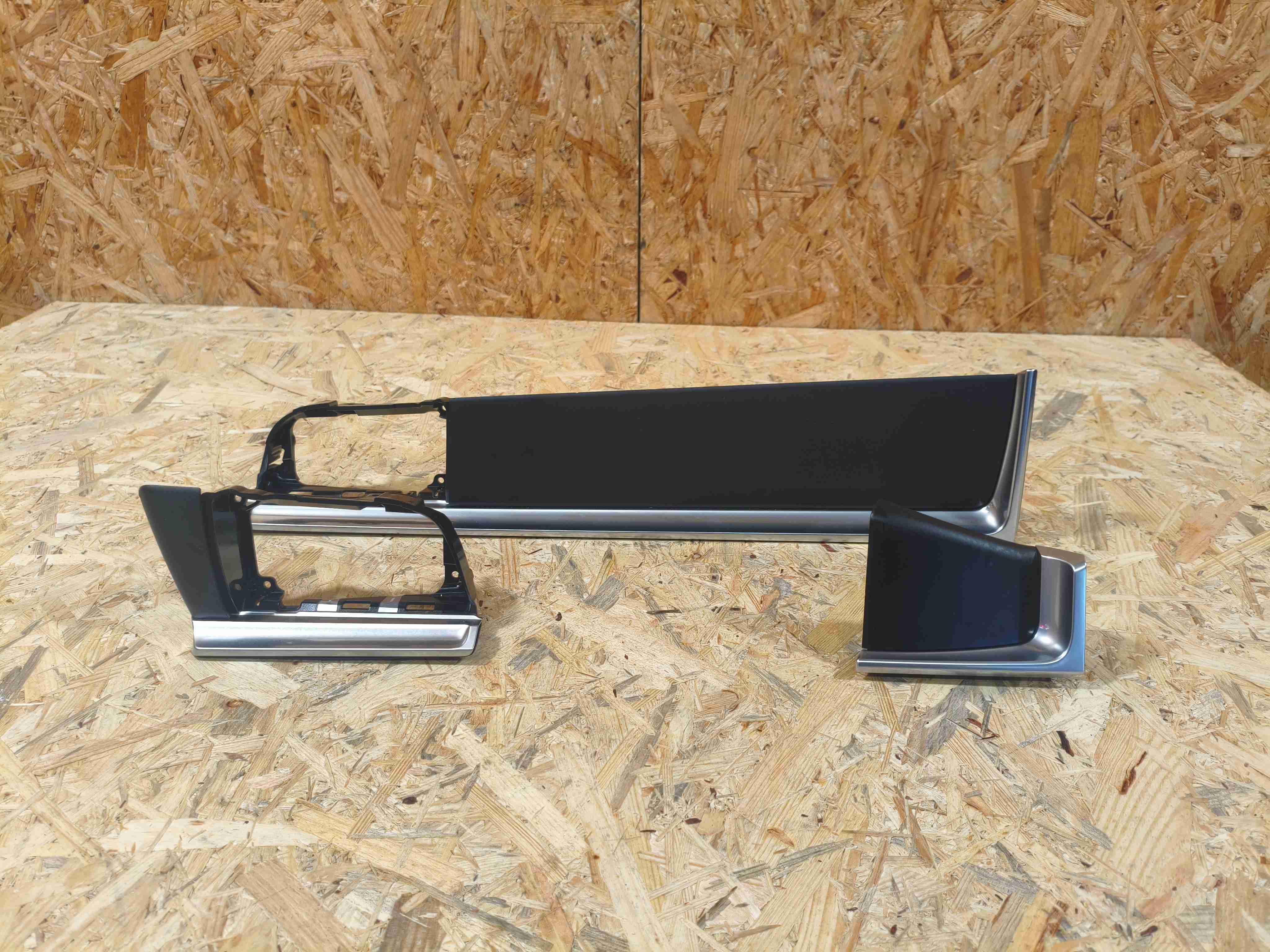 Элемент отделки салона, багажника Porsche Macan 300326-120