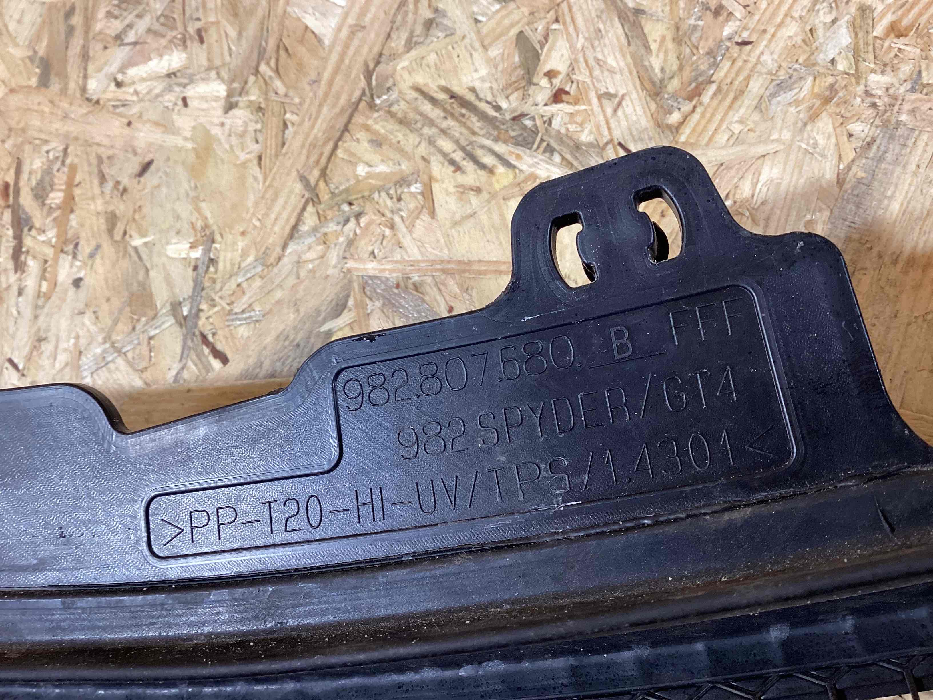 Заглушка, вставка (решетка) в бампер Porsche Cayman GT4 300326-121