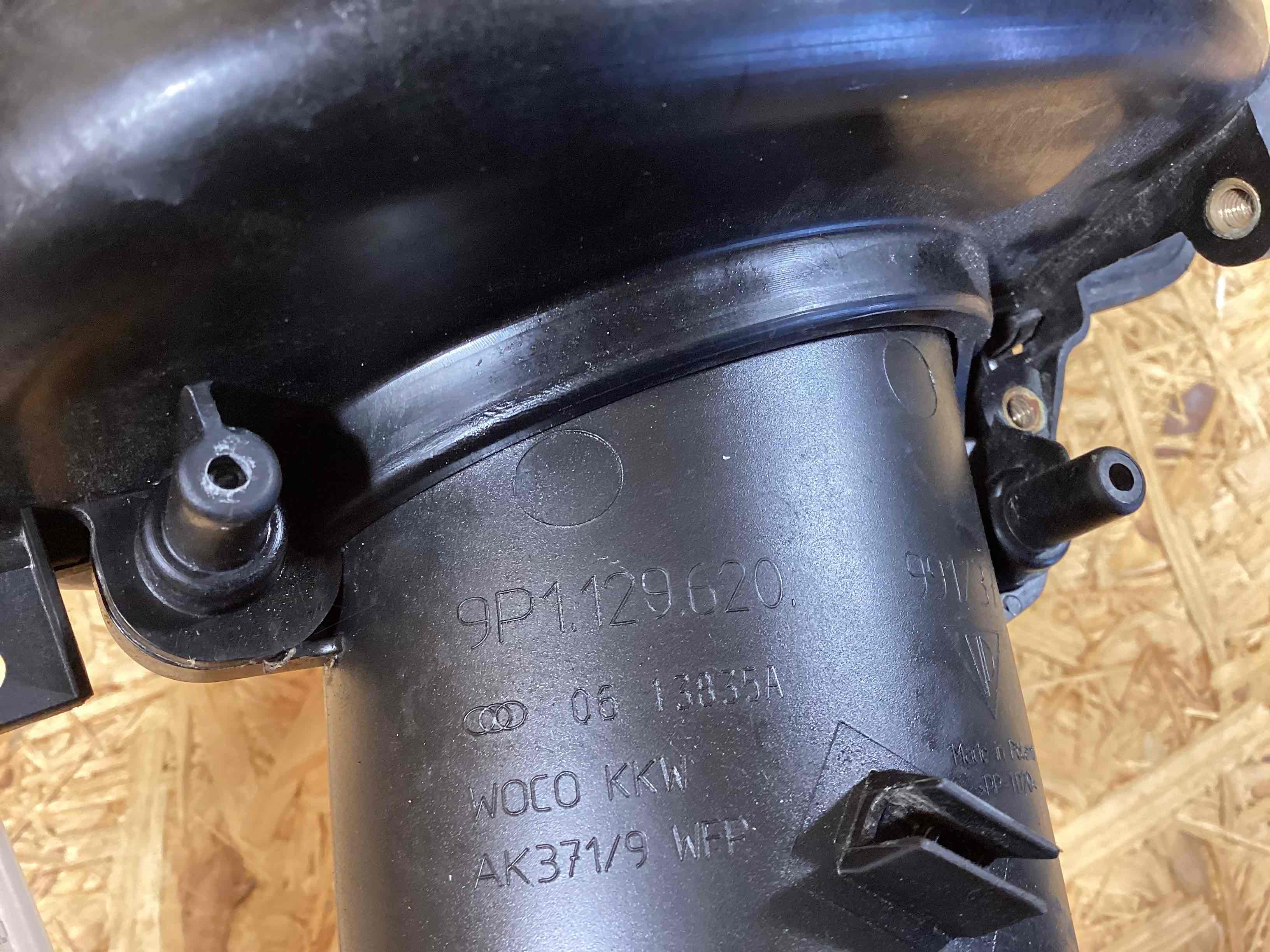 Корпус воздушного фильтра Porsche 911 300425-106