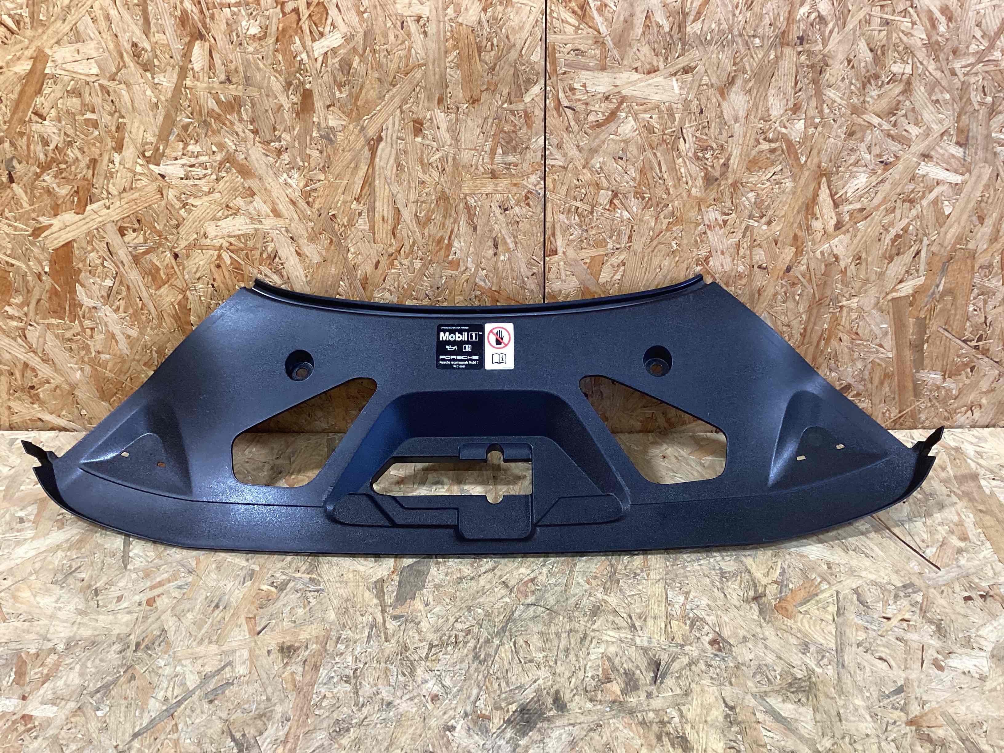 Пластик моторного отсека Porsche Panamera 300726-120
