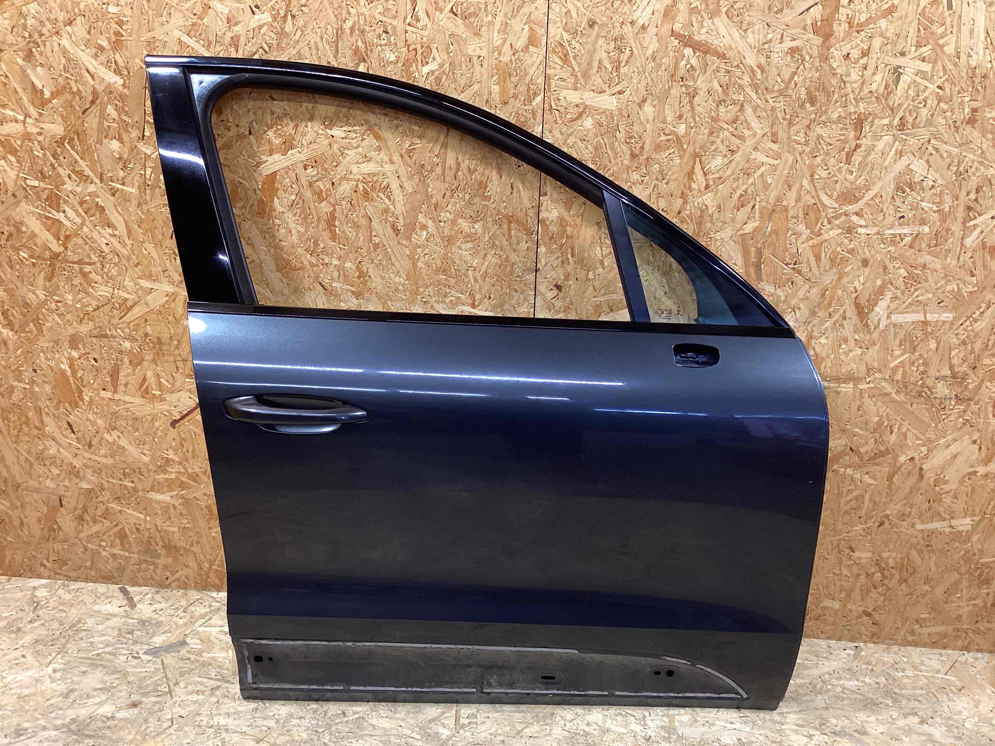 Дверь передняя правая Porsche Macan 300925-101