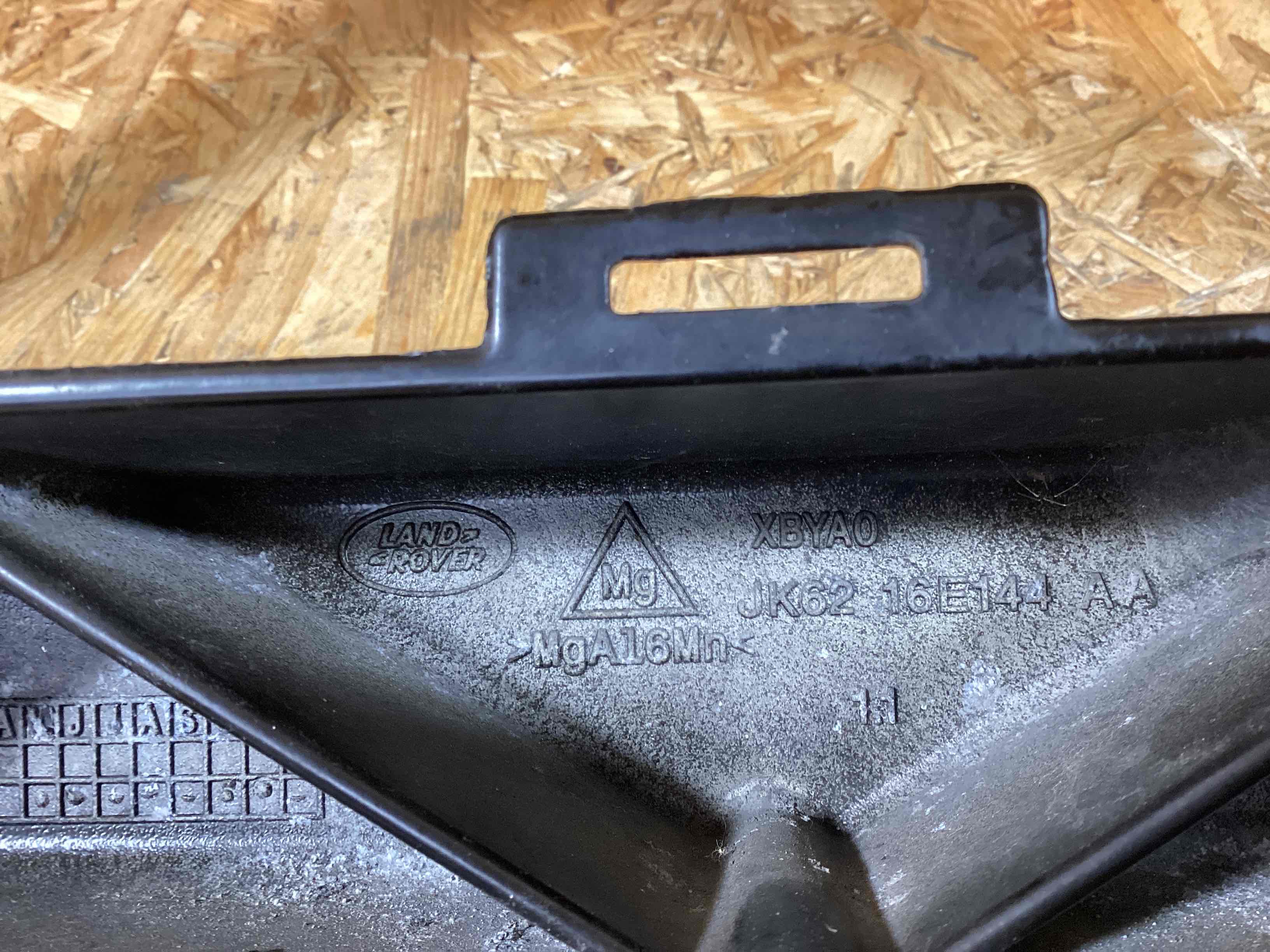 Передняя панель крепления облицовки (телевизор) Land Rover Range Rover Sport L494 300925-105