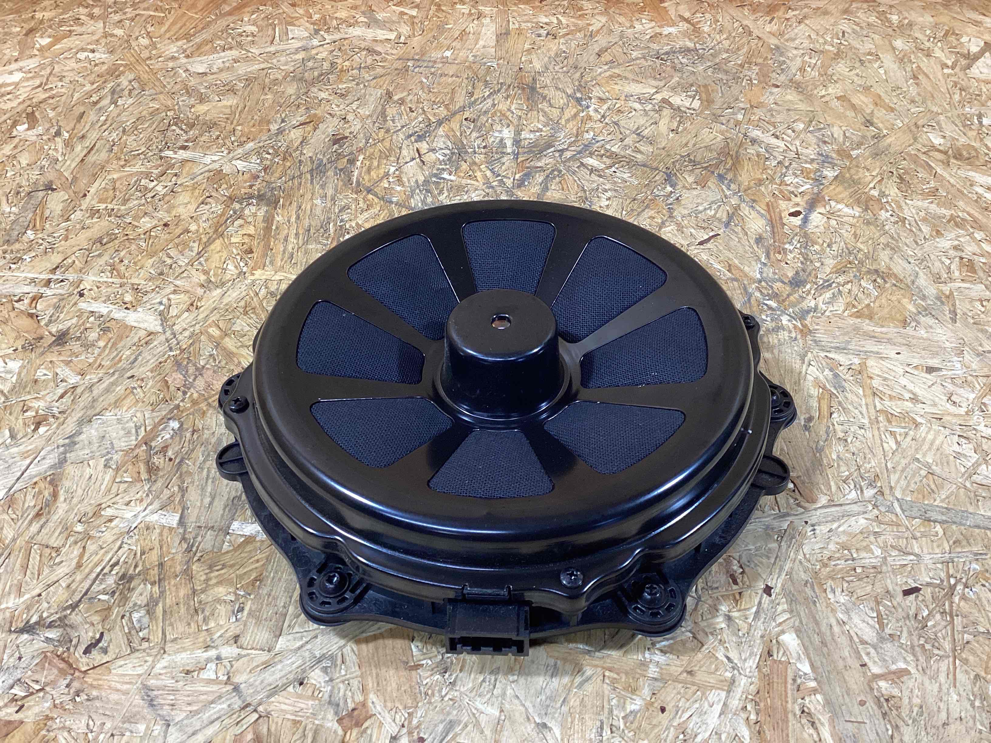 Динамик Porsche Macan 300925-107