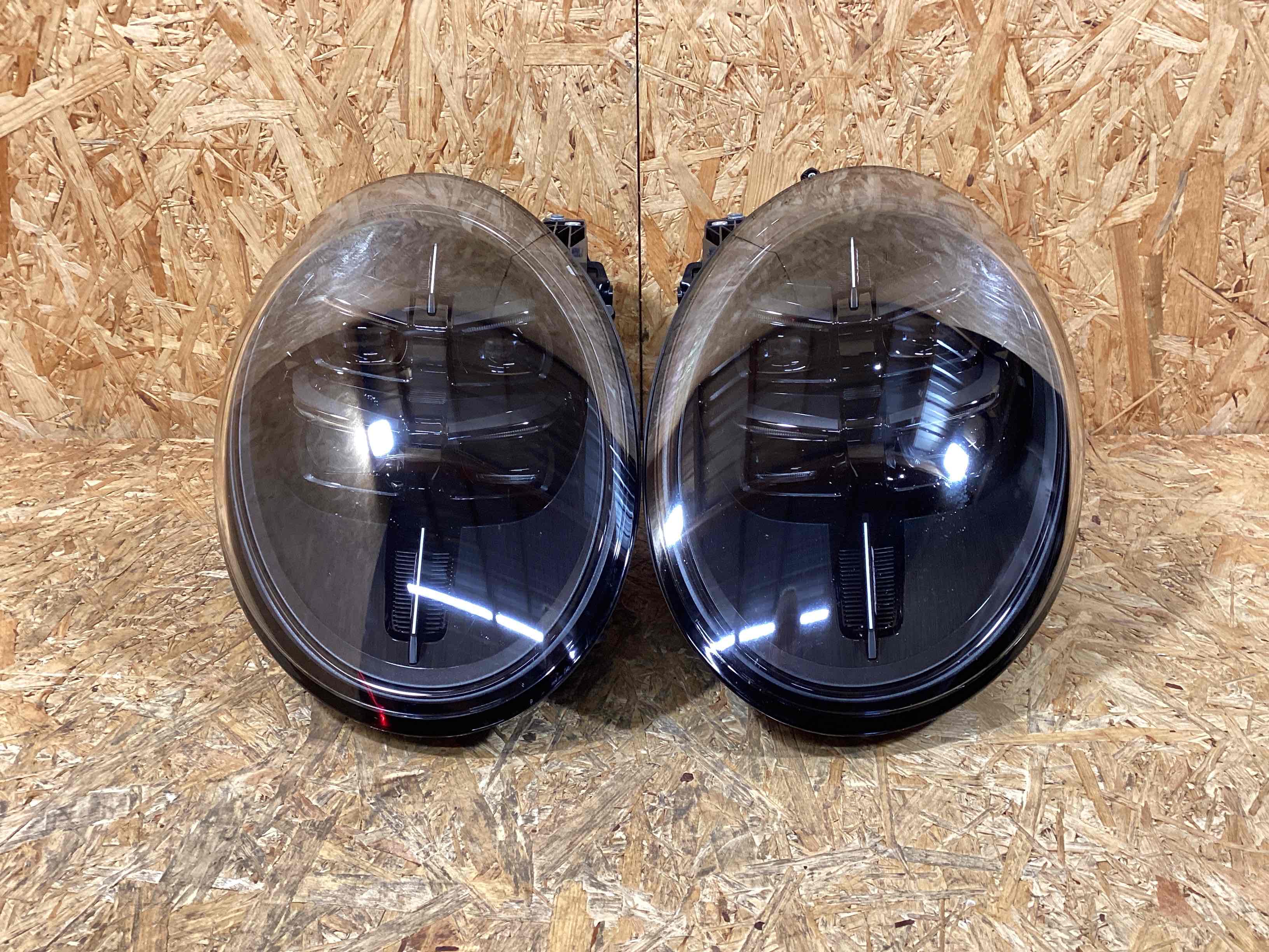 Фара правая Porsche 911 301025-101