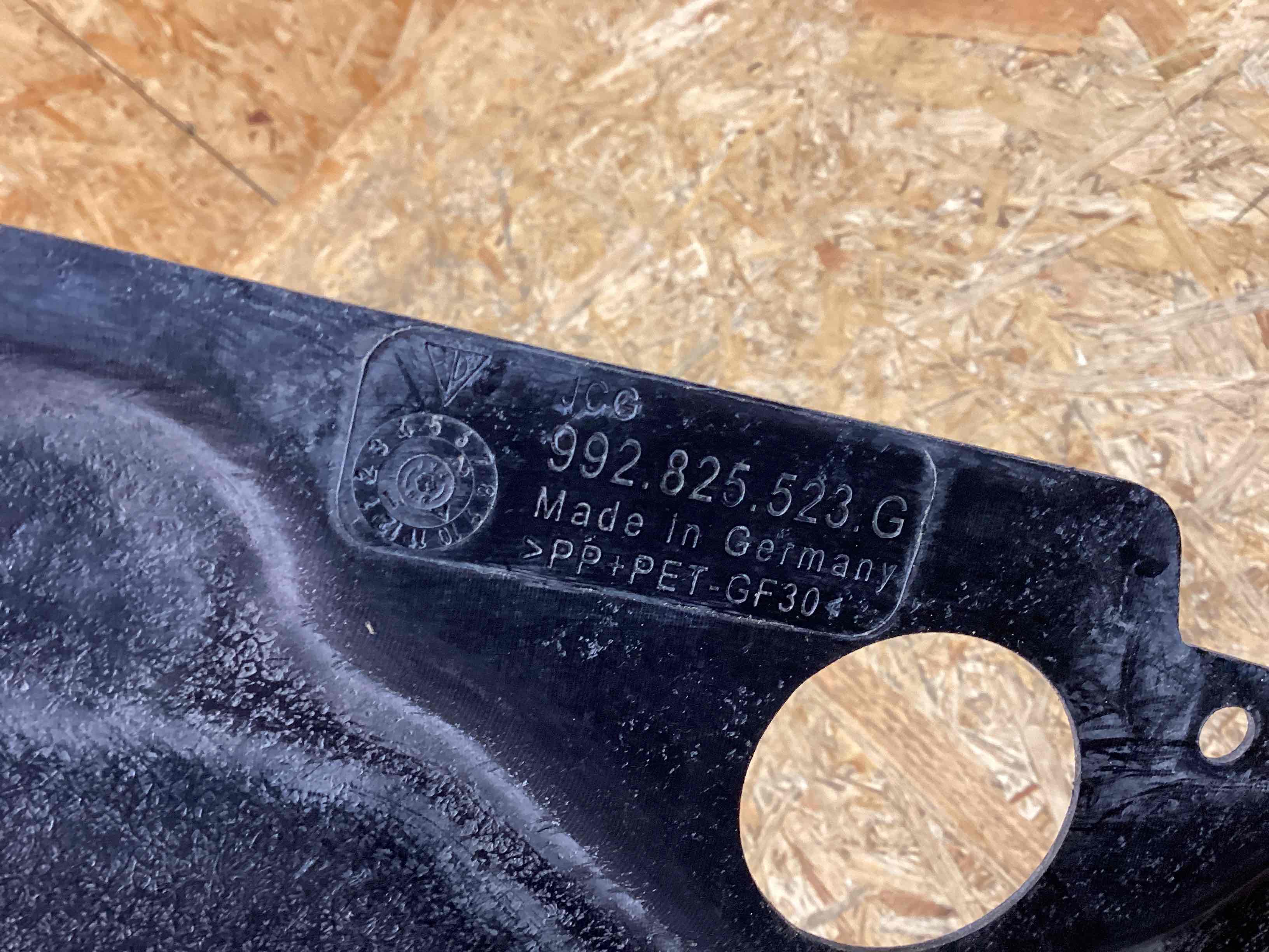 Защита днища кузова Porsche 911 301025-104