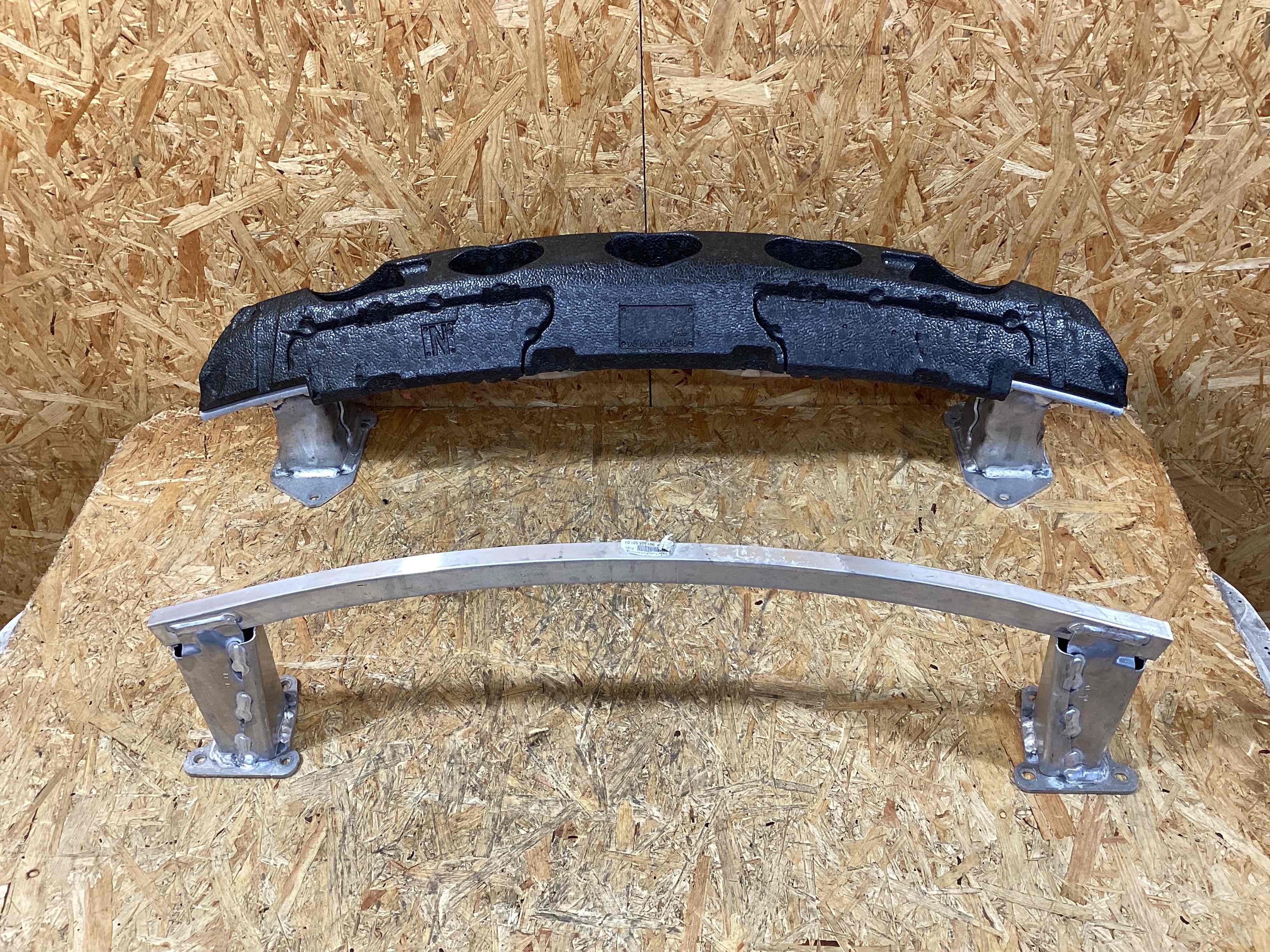 Усилитель бампера переднего Porsche Boxster 718 301025-108