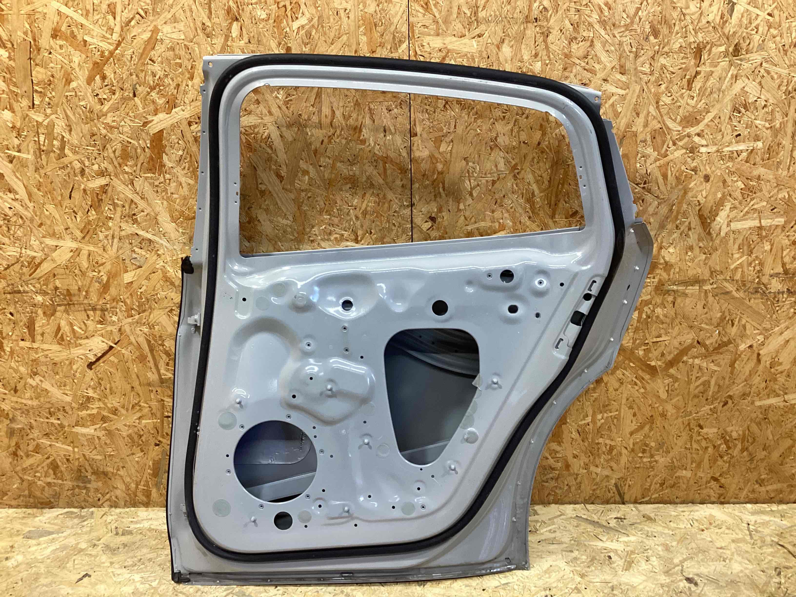 Дверь задняя правая Porsche Panamera 310326-102