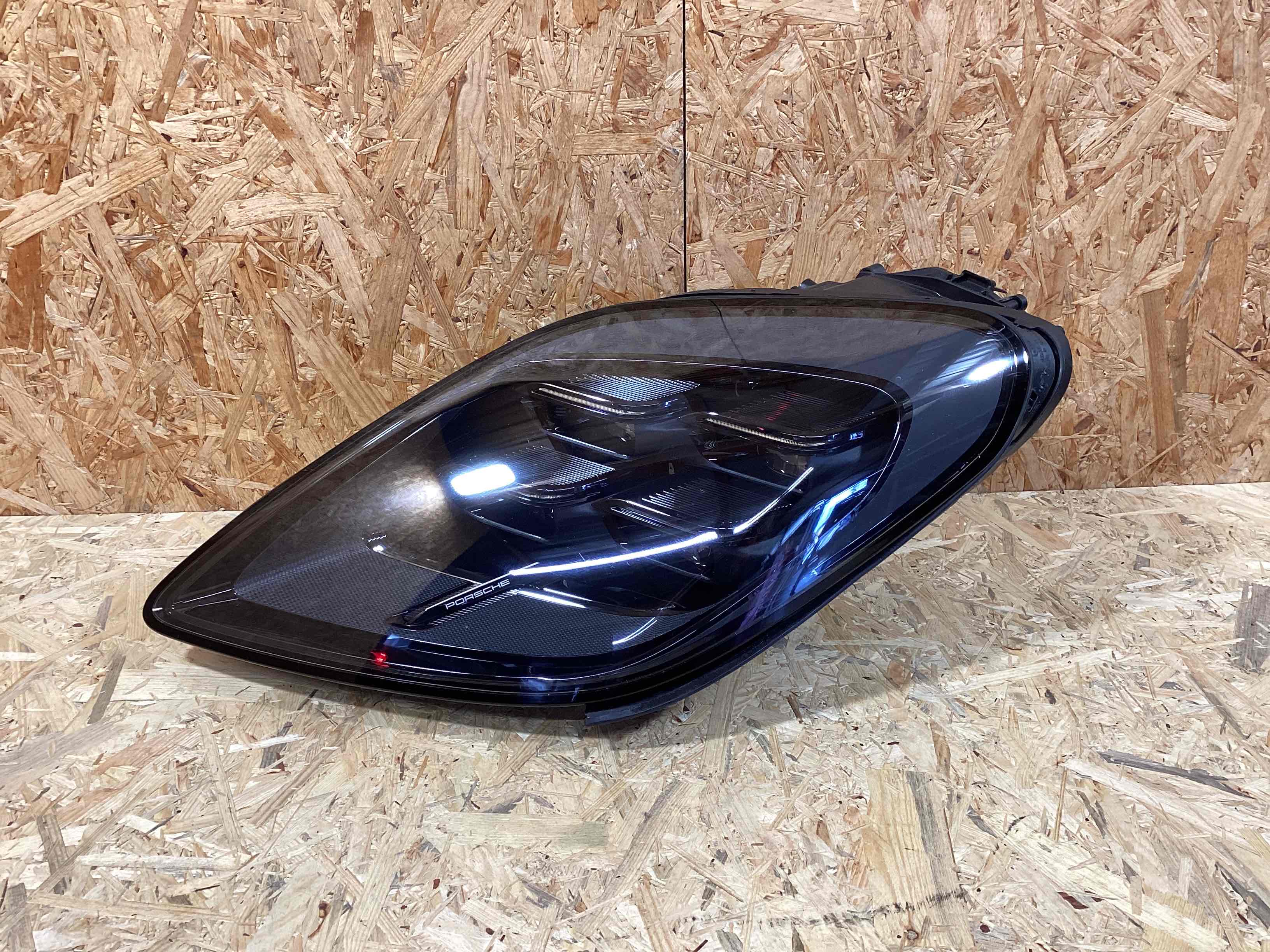 Фара левая Porsche Panamera 310326-107