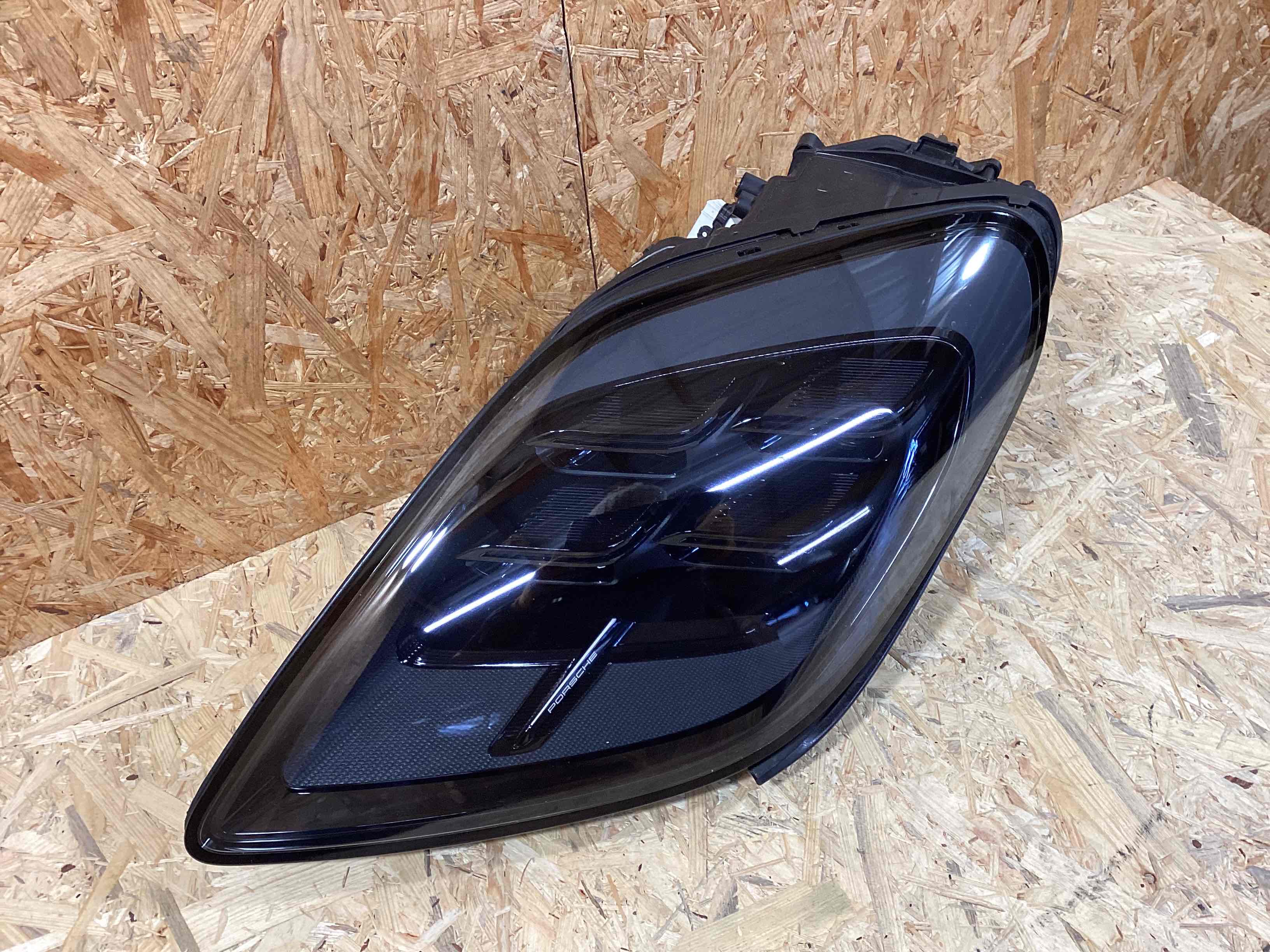Фара левая Porsche Panamera 310326-107