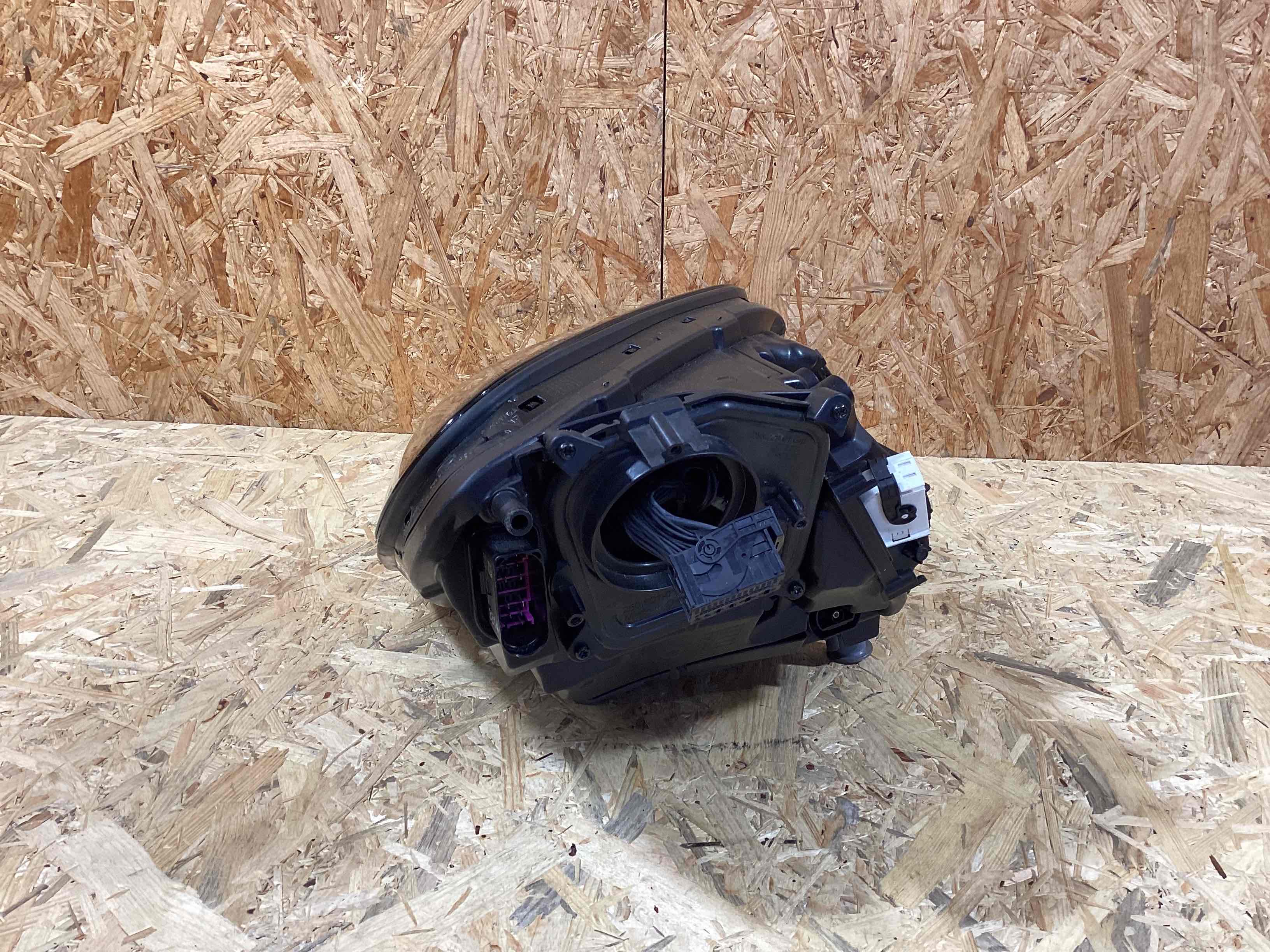 Фара левая Porsche Panamera 310326-107