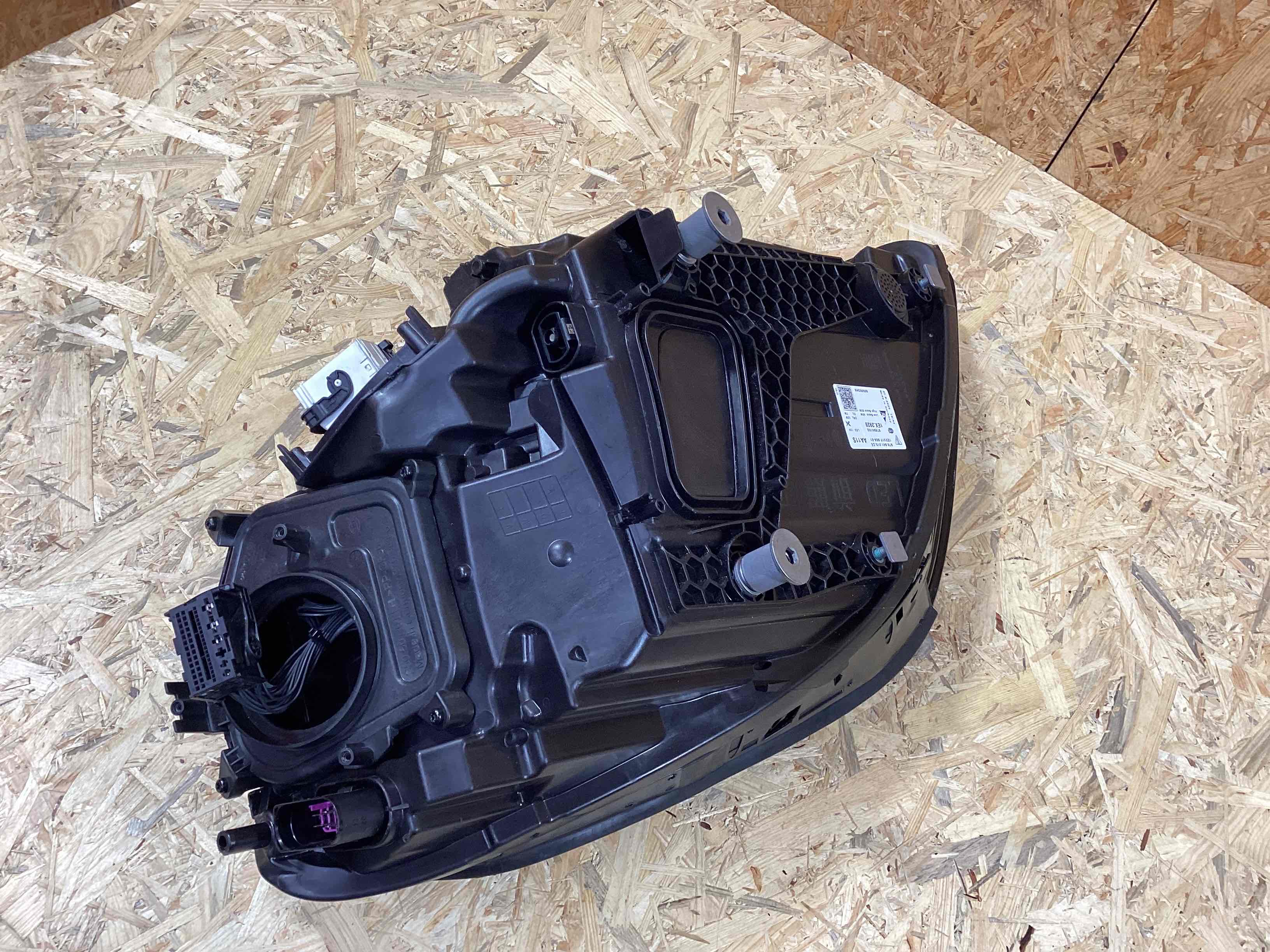 Фара левая Porsche Panamera 310326-107