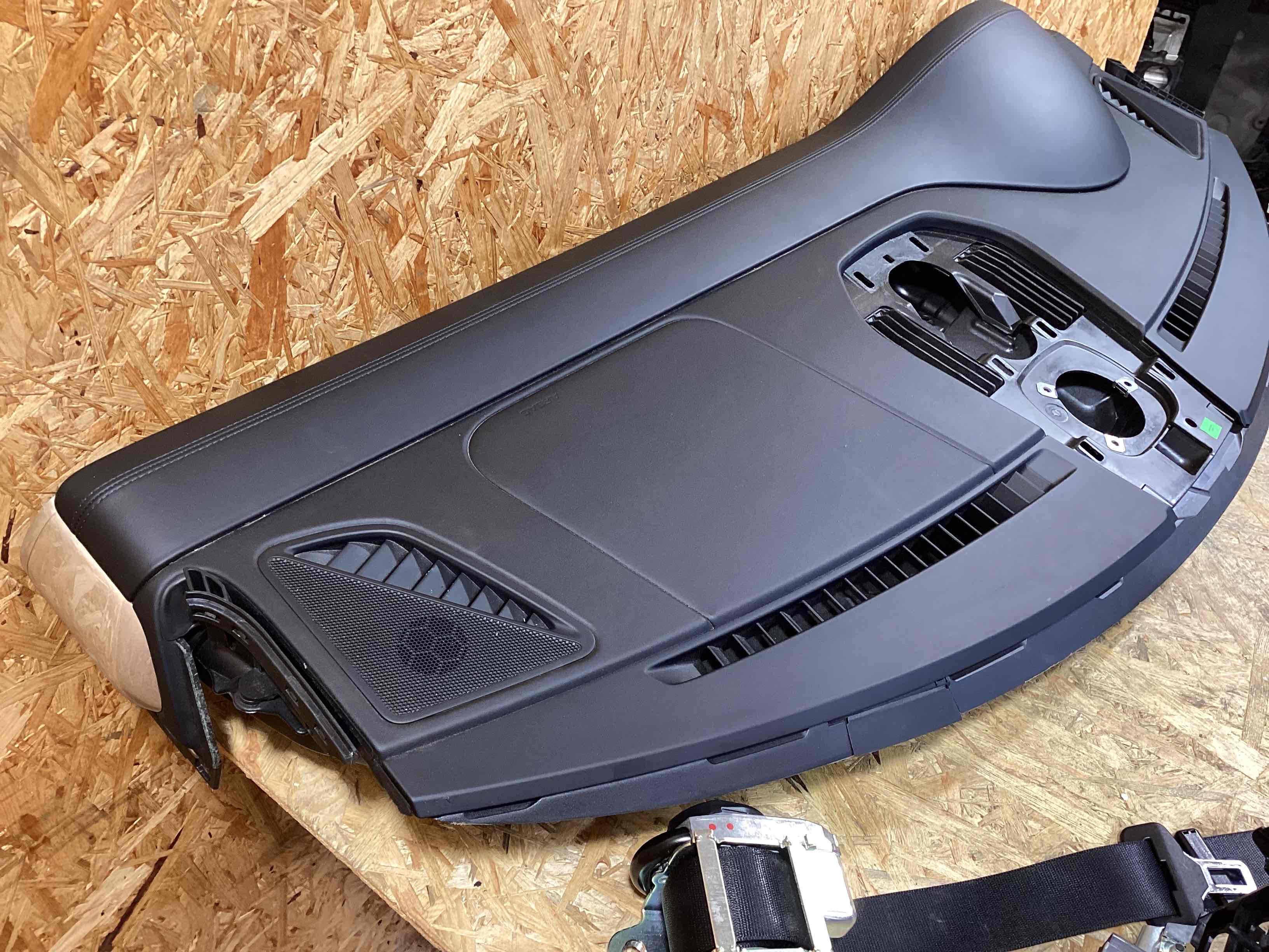 Панель передня салону (торпедо) Porsche 911 310826-101