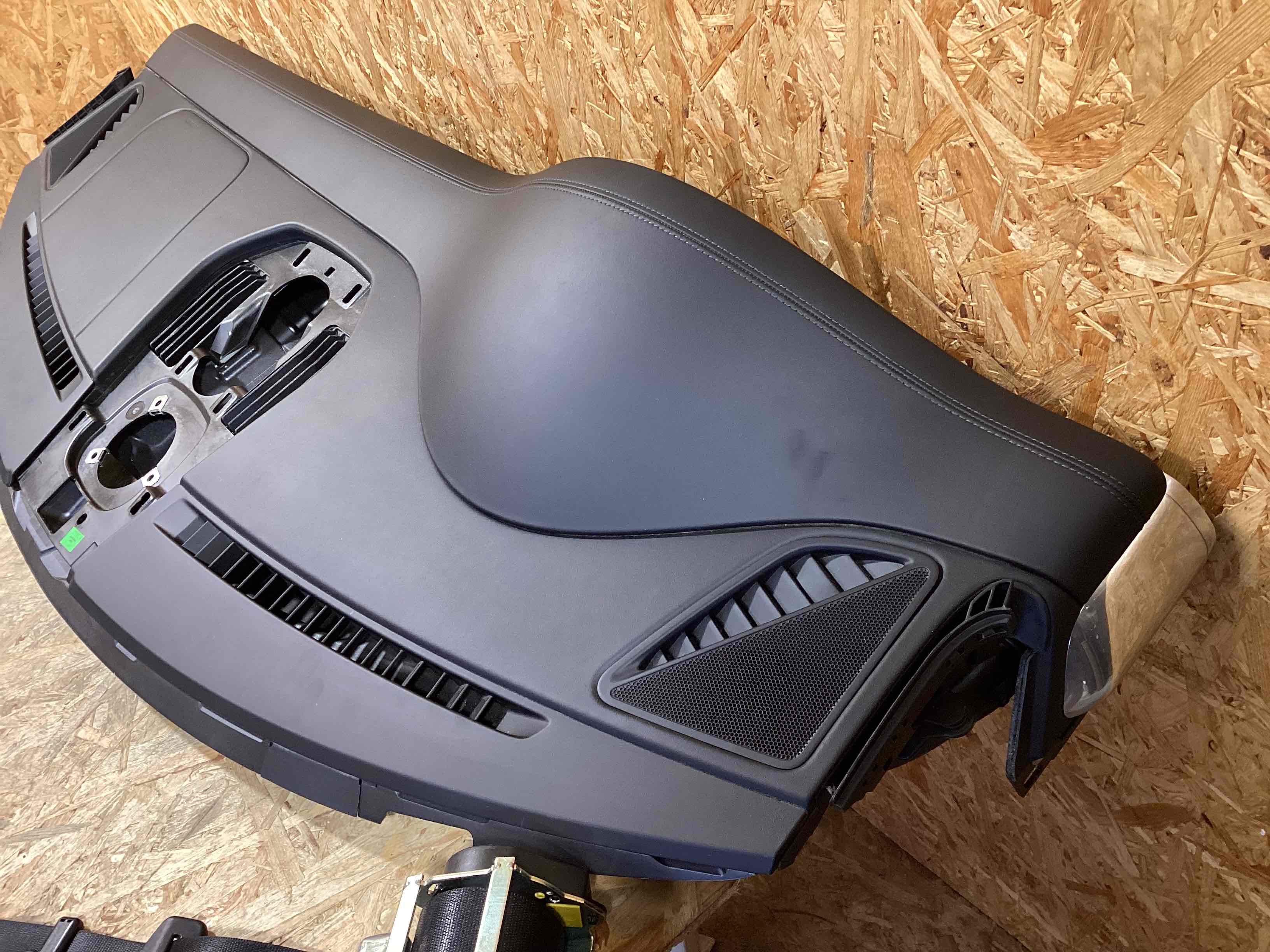 Панель передня салону (торпедо) Porsche 911 310826-101