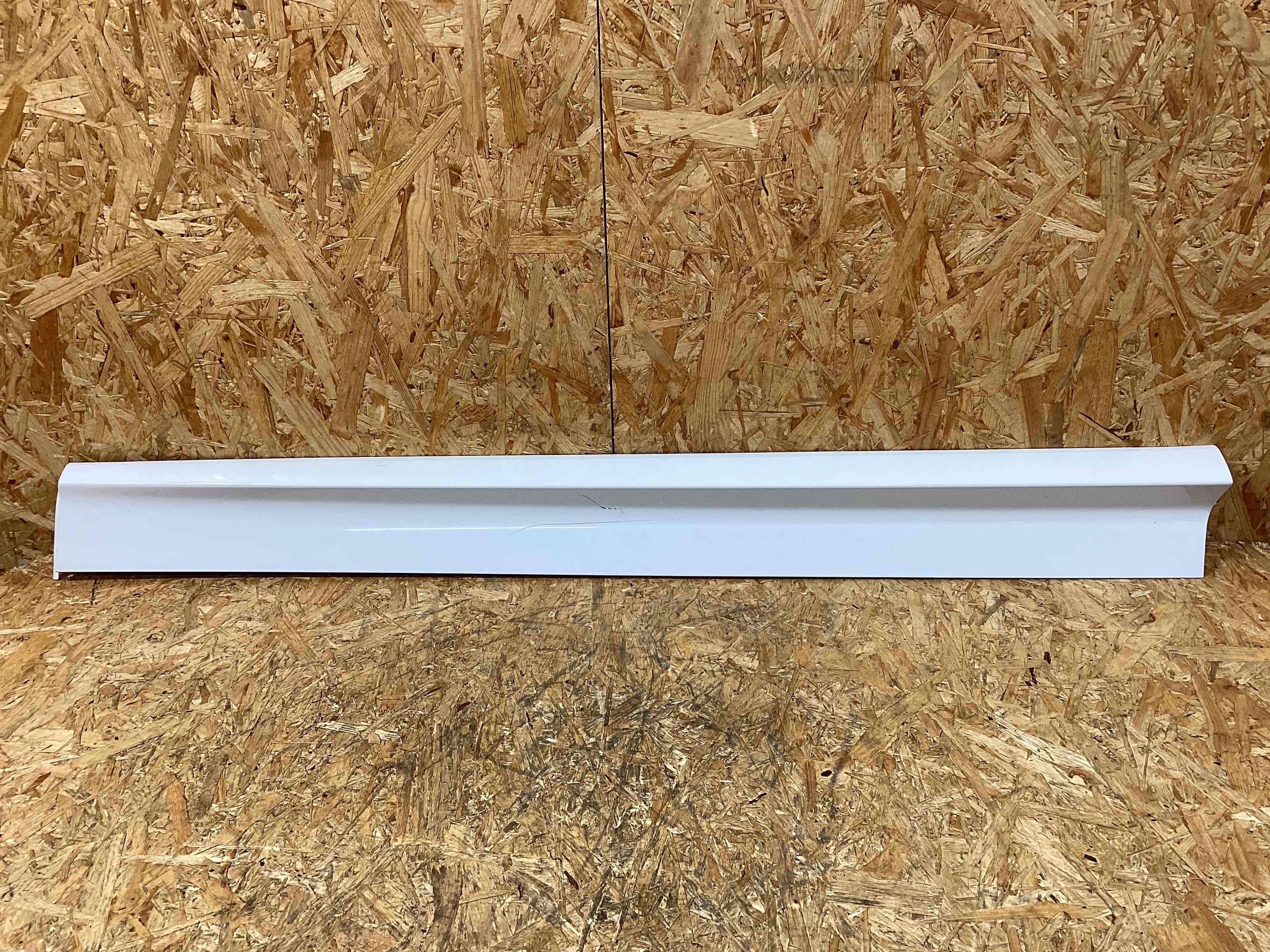 Молдинг двери передней правой Porsche Cayenne 311025-108