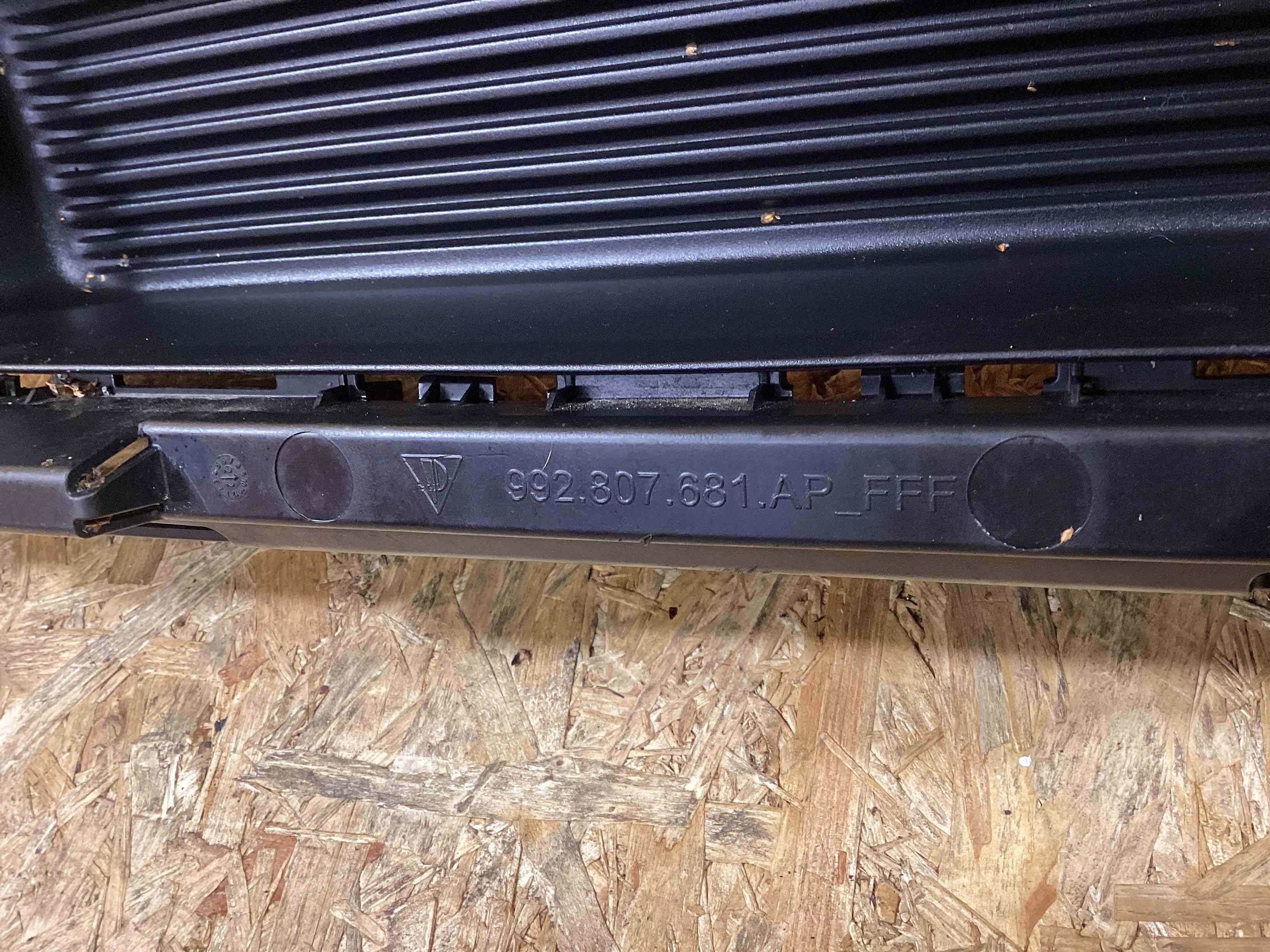 Заглушка, вставка (решетка) в бампер Porsche 911 311025-110