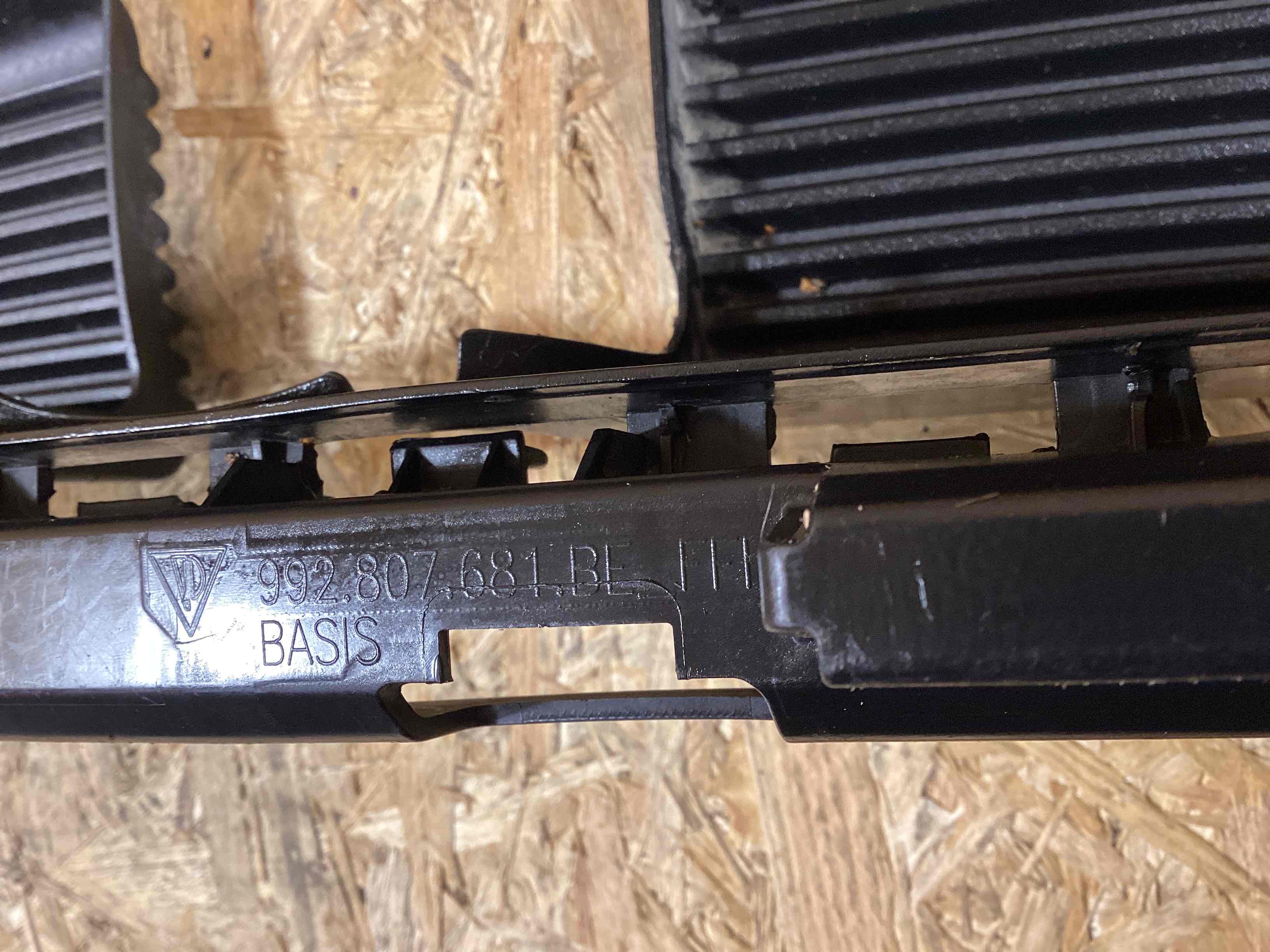 Заглушка, вставка (решетка) в бампер Porsche 911 311025-111