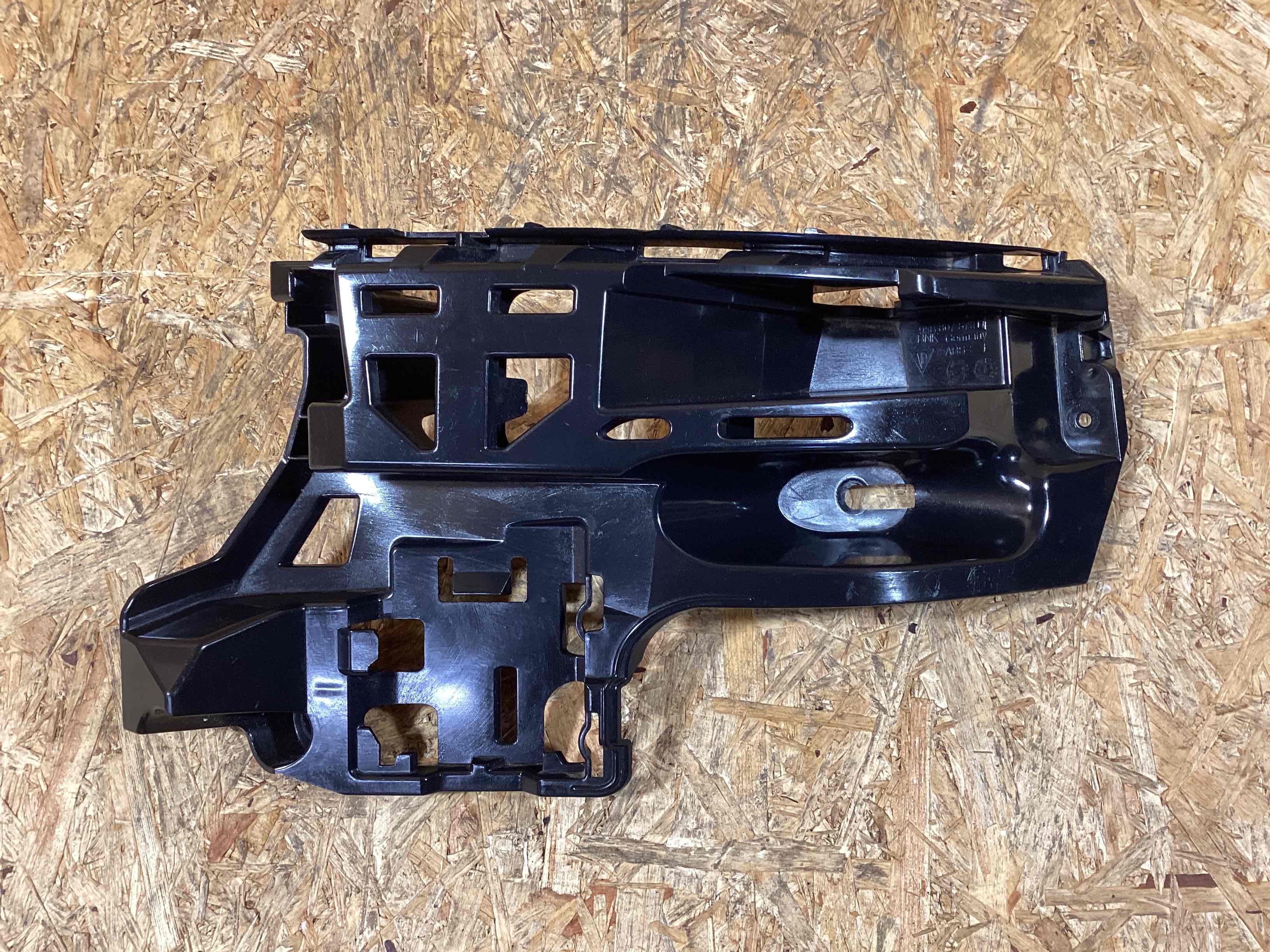 Крепление бампера Porsche Macan 311025-117