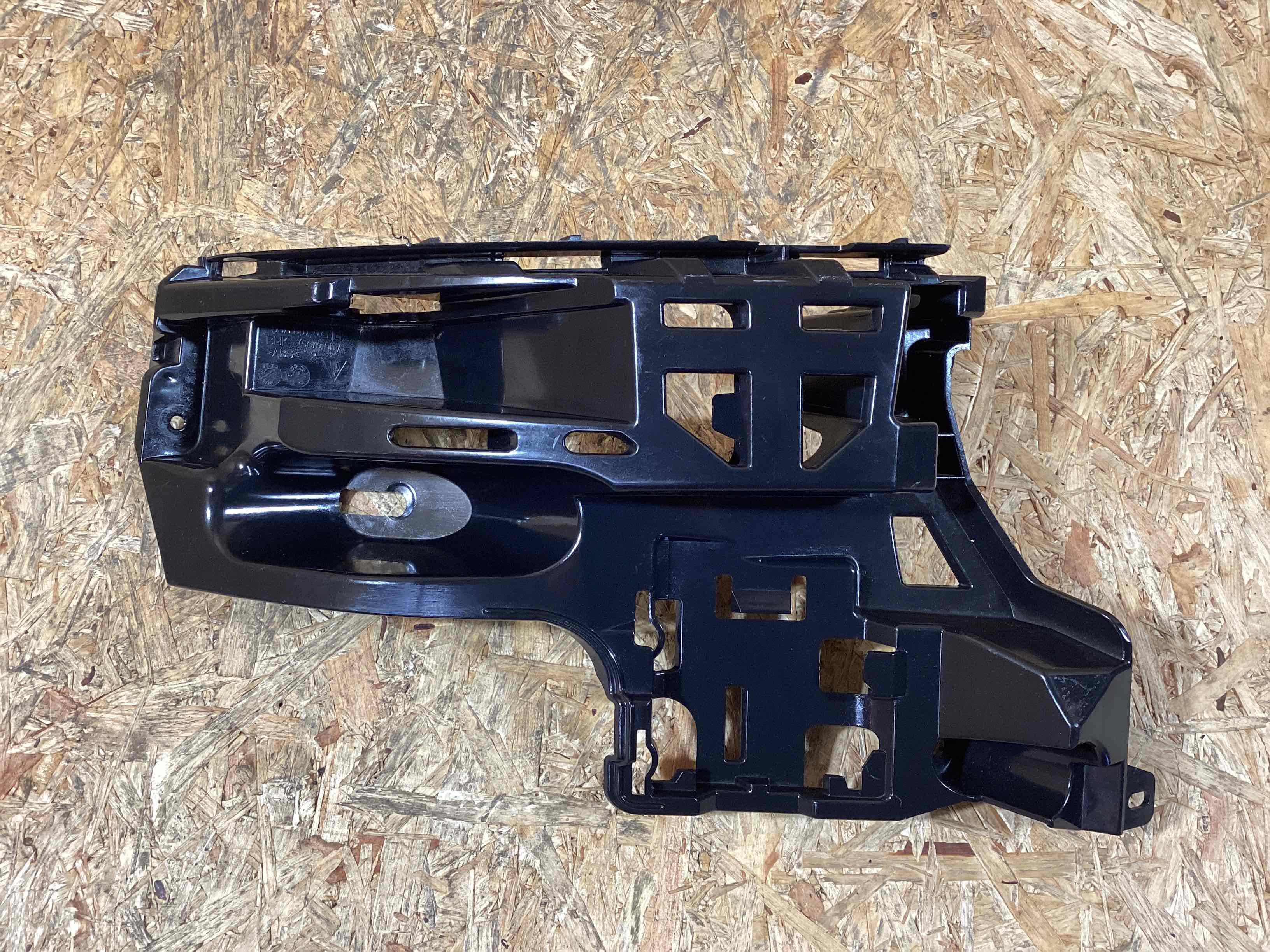 Крепление бампера Porsche Macan 311025-118