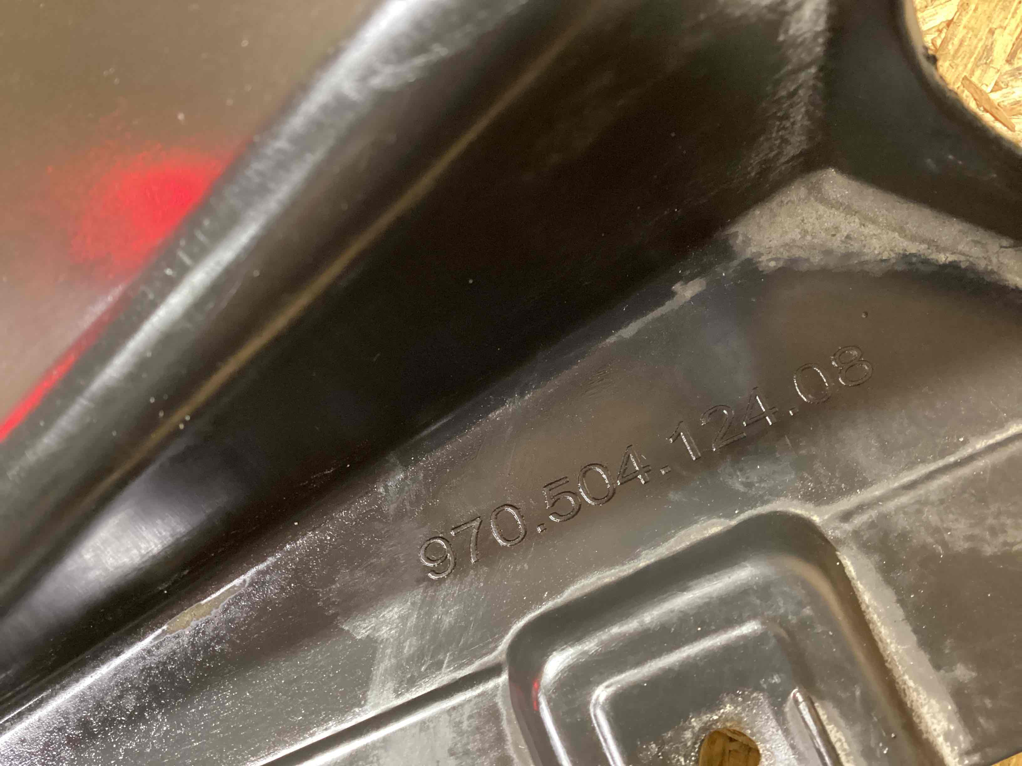 Защита арок передняя правая (подкрылок) Porsche Panamera 311025-128